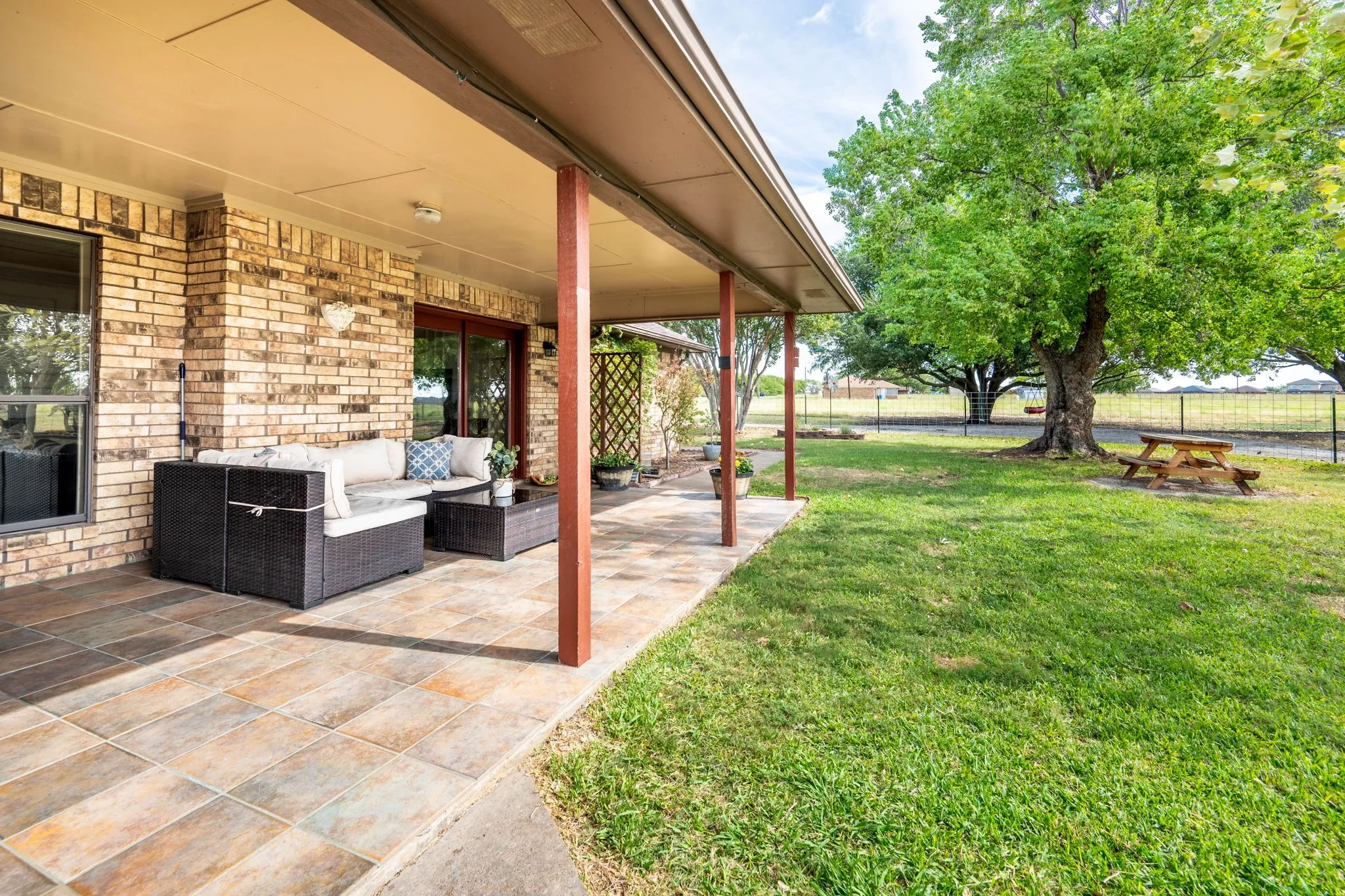 Single Family Residence For Sale in Collin County , 815 W Cook Street, Josephine, Texas 75173, 3 Bedroom, 2 Bathroom, 2 Garage spaces, 1,776 Sqft, built in 1986, mls#21400700, Real Estate Agent in Josephine, Homes For Sale in Collin county, Homes For Sale in Josephine, Realtor in Josephine Texas, Real Estate Brokerage Independent Realty Texas, Luminita Cordes Realtor