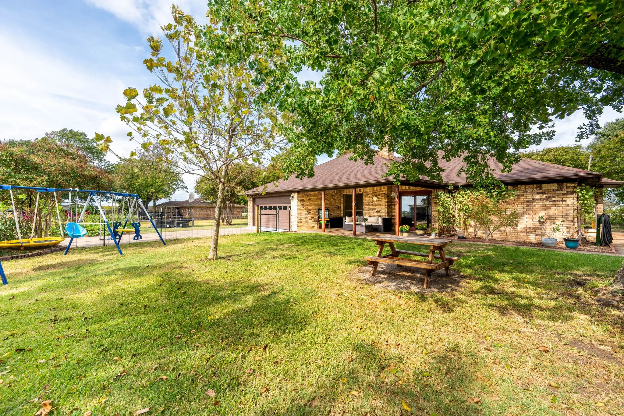 Single Family Residence For Sale in Collin County , 815 W Cook Street, Josephine, Texas 75173, 3 Bedroom, 2 Bathroom, 2 Garage spaces, 1,776 Sqft, built in 1986, mls#21400700, Real Estate Agent in Josephine, Homes For Sale in Collin county, Homes For Sale in Josephine, Realtor in Josephine Texas, Real Estate Brokerage Independent Realty Texas, Luminita Cordes Realtor