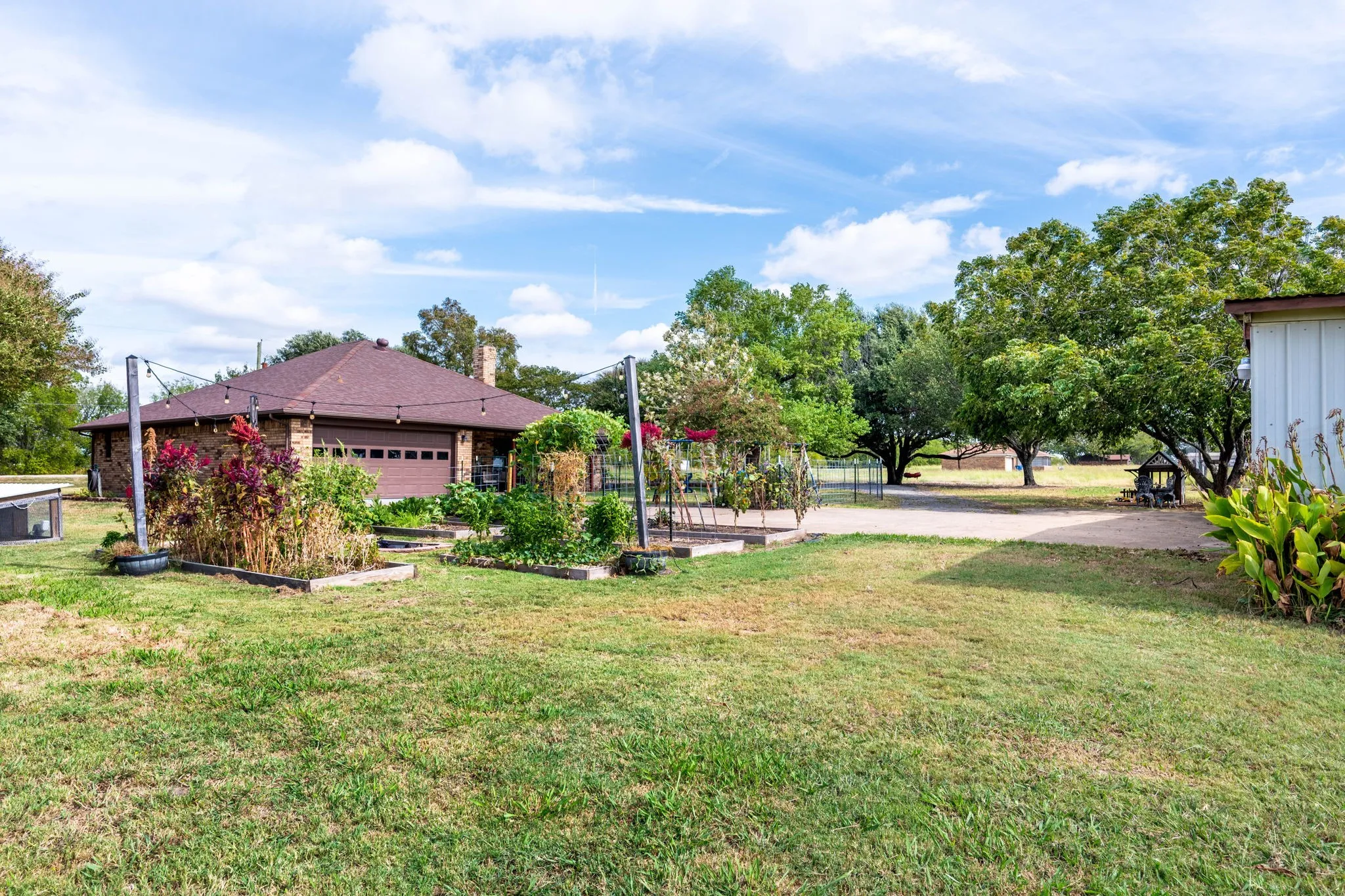 Single Family Residence For Sale in Collin County , 815 W Cook Street, Josephine, Texas 75173, 3 Bedroom, 2 Bathroom, 2 Garage spaces, 1,776 Sqft, built in 1986, mls#21400700, Real Estate Agent in Josephine, Homes For Sale in Collin county, Homes For Sale in Josephine, Realtor in Josephine Texas, Real Estate Brokerage Independent Realty Texas, Luminita Cordes Realtor