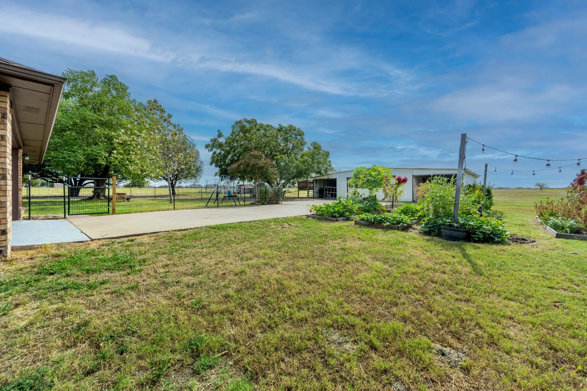 Single Family Residence For Sale in Collin County , 815 W Cook Street, Josephine, Texas 75173, 3 Bedroom, 2 Bathroom, 2 Garage spaces, 1,776 Sqft, built in 1986, mls#21400700, Real Estate Agent in Josephine, Homes For Sale in Collin county, Homes For Sale in Josephine, Realtor in Josephine Texas, Real Estate Brokerage Independent Realty Texas, Luminita Cordes Realtor