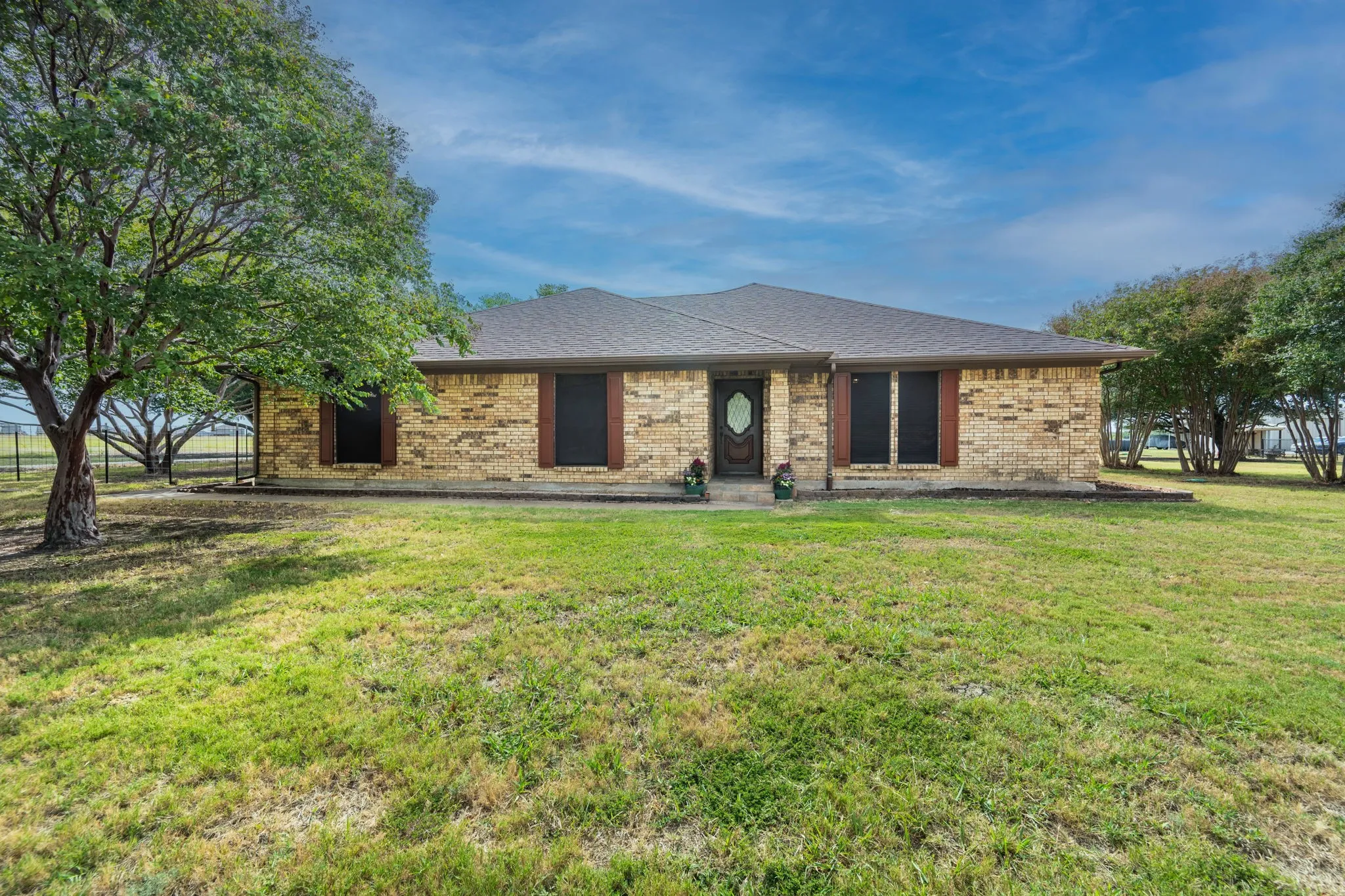 Single Family Residence For Sale in Collin County , 815 W Cook Street, Josephine, Texas 75173, 3 Bedroom, 2 Bathroom, 2 Garage spaces, 1,776 Sqft, built in 1986, mls#21400700, Real Estate Agent in Josephine, Homes For Sale in Collin county, Homes For Sale in Josephine, Realtor in Josephine Texas, Real Estate Brokerage Independent Realty Texas, Luminita Cordes Realtor