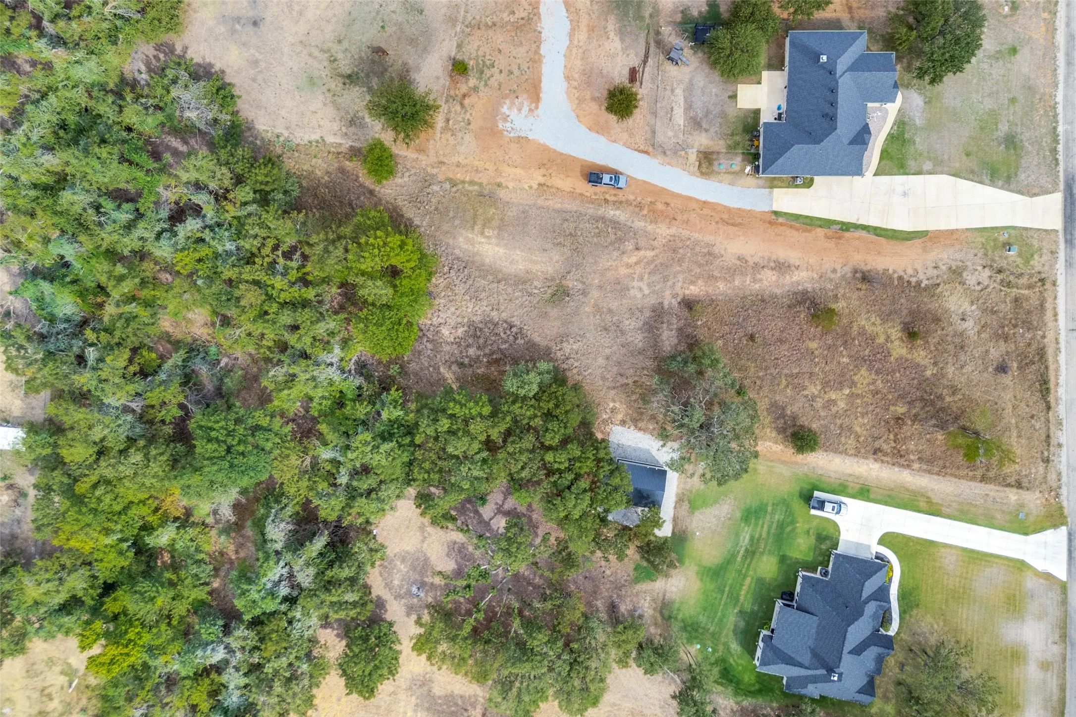Expansive property featuring mature trees and green landscaping