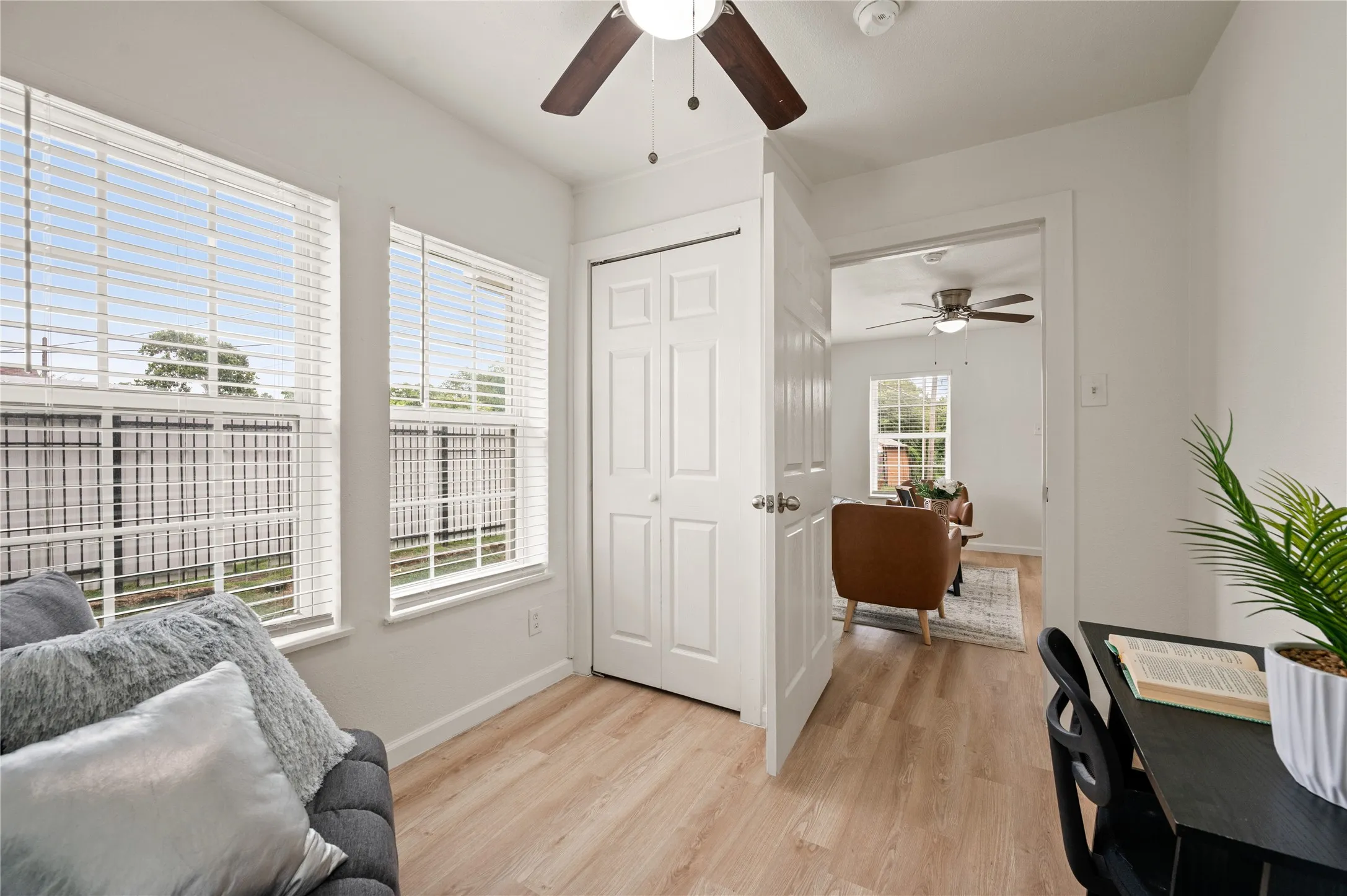 Duplex For Rent in Dallas County , 1817 W Brooklyn Avenue, Dallas, Texas 75208, 1 Bedroom, 1 Bathroom, Garage spaces, 582 Sqft, built in 1924, mls#21395222, Real Estate Agent in Dallas, Homes For Rent in Dallas county, Homes For Rent in Dallas, Realtor in Dallas Texas, Real Estate Brokerage Independent Realty Texas, Luminita Cordes Realtor