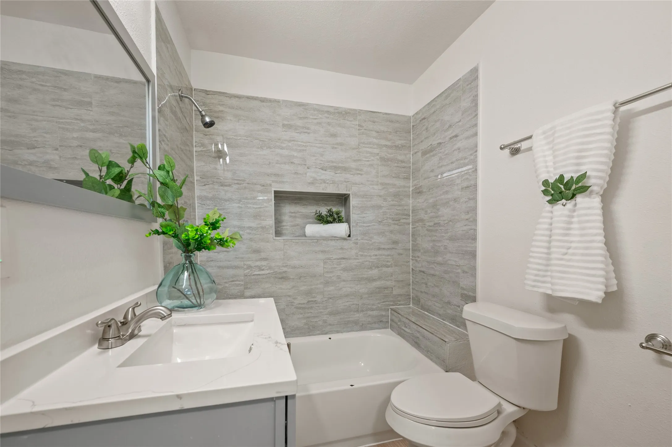 Duplex For Rent in Dallas County , 1817 W Brooklyn Avenue, Dallas, Texas 75208, 1 Bedroom, 1 Bathroom, Garage spaces, 582 Sqft, built in 1924, mls#21395222, Real Estate Agent in Dallas, Homes For Rent in Dallas county, Homes For Rent in Dallas, Realtor in Dallas Texas, Real Estate Brokerage Independent Realty Texas, Luminita Cordes Realtor