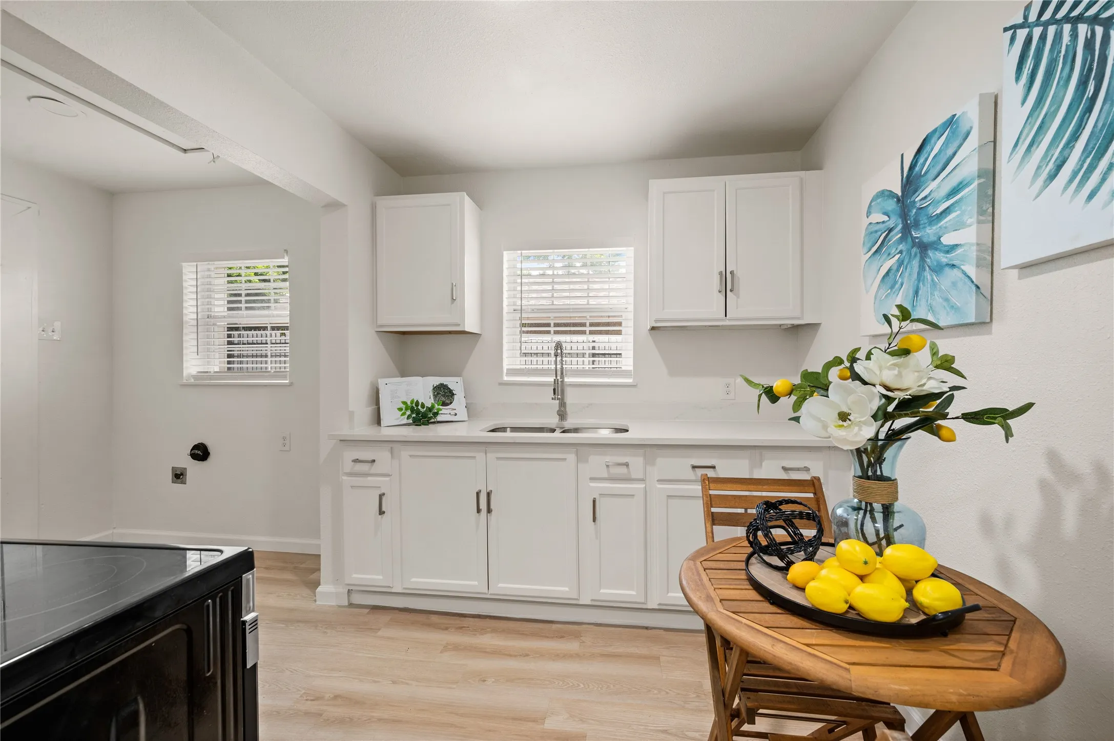 Duplex For Rent in Dallas County , 1817 W Brooklyn Avenue, Dallas, Texas 75208, 1 Bedroom, 1 Bathroom, Garage spaces, 582 Sqft, built in 1924, mls#21395222, Real Estate Agent in Dallas, Homes For Rent in Dallas county, Homes For Rent in Dallas, Realtor in Dallas Texas, Real Estate Brokerage Independent Realty Texas, Luminita Cordes Realtor