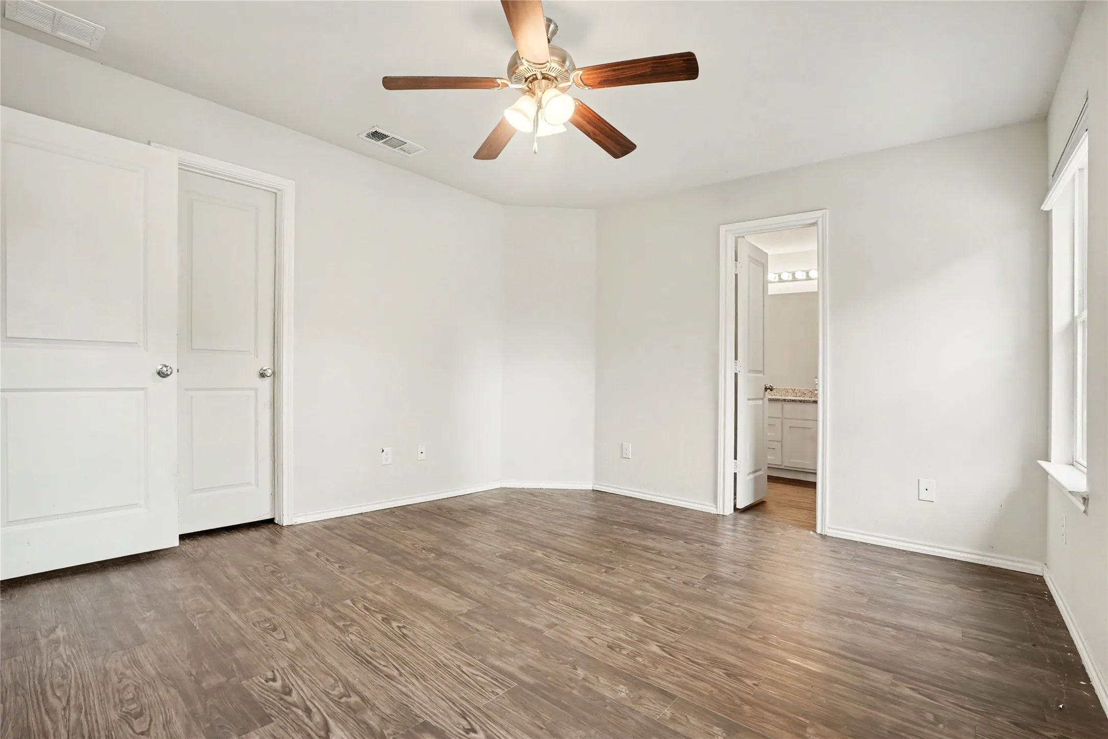 Single Family Residence For Sale in Dallas County , 1634 E Missouri Avenue, Dallas, Texas 75216, 4 Bedroom, 2 Bathroom, 2 Garage spaces, 2,041 Sqft, built in 2021, mls#21394704, Real Estate Agent in Dallas, Homes For Sale in Dallas county, Homes For Sale in Dallas, Realtor in Dallas Texas, Real Estate Brokerage Independent Realty Texas, Luminita Cordes Realtor