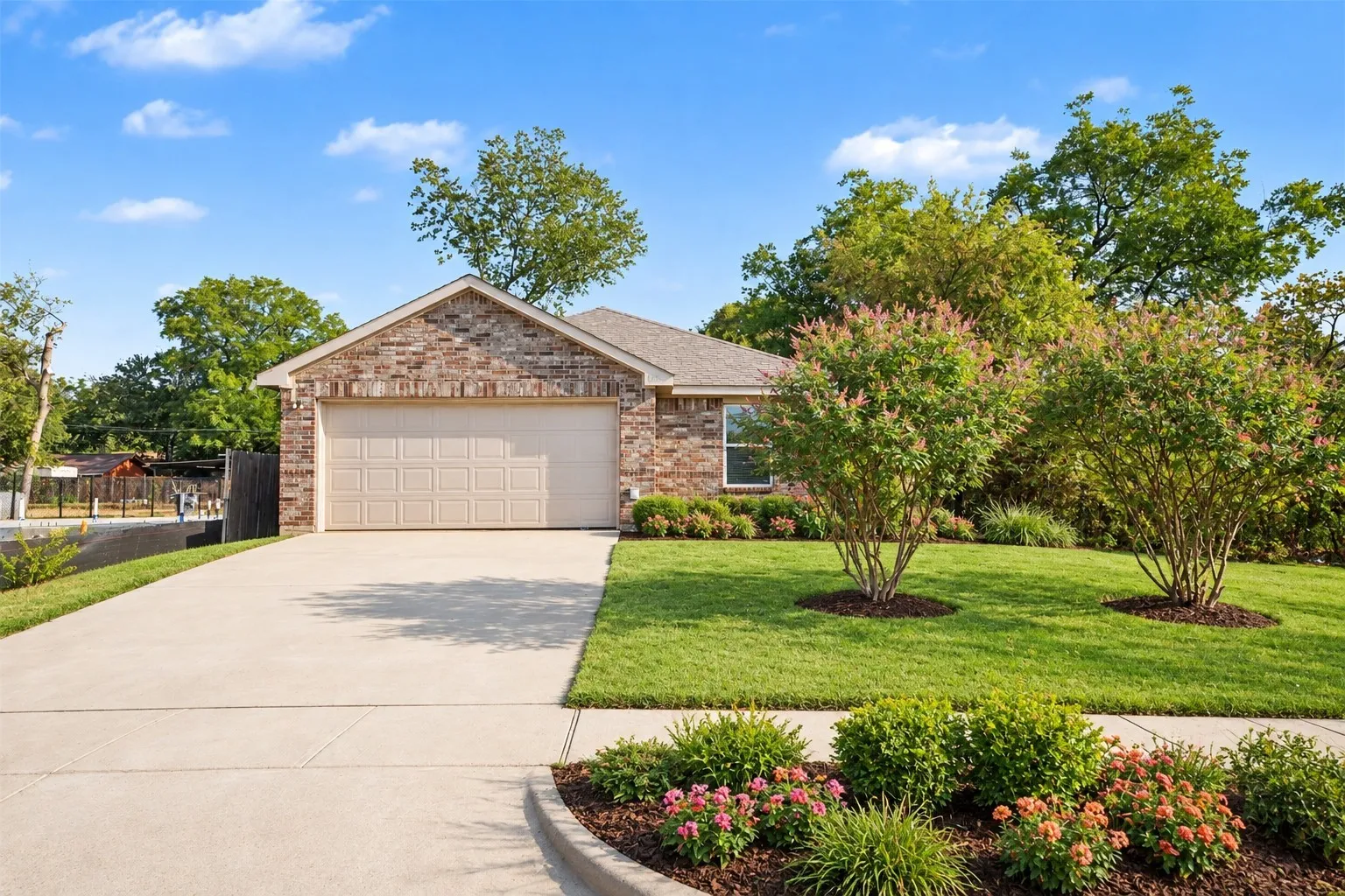 Single Family Residence For Sale in Dallas County , 1634 E Missouri Avenue, Dallas, Texas 75216, 4 Bedroom, 2 Bathroom, 2 Garage spaces, 2,041 Sqft, built in 2021, mls#21394704, Real Estate Agent in Dallas, Homes For Sale in Dallas county, Homes For Sale in Dallas, Realtor in Dallas Texas, Real Estate Brokerage Independent Realty Texas, Luminita Cordes Realtor