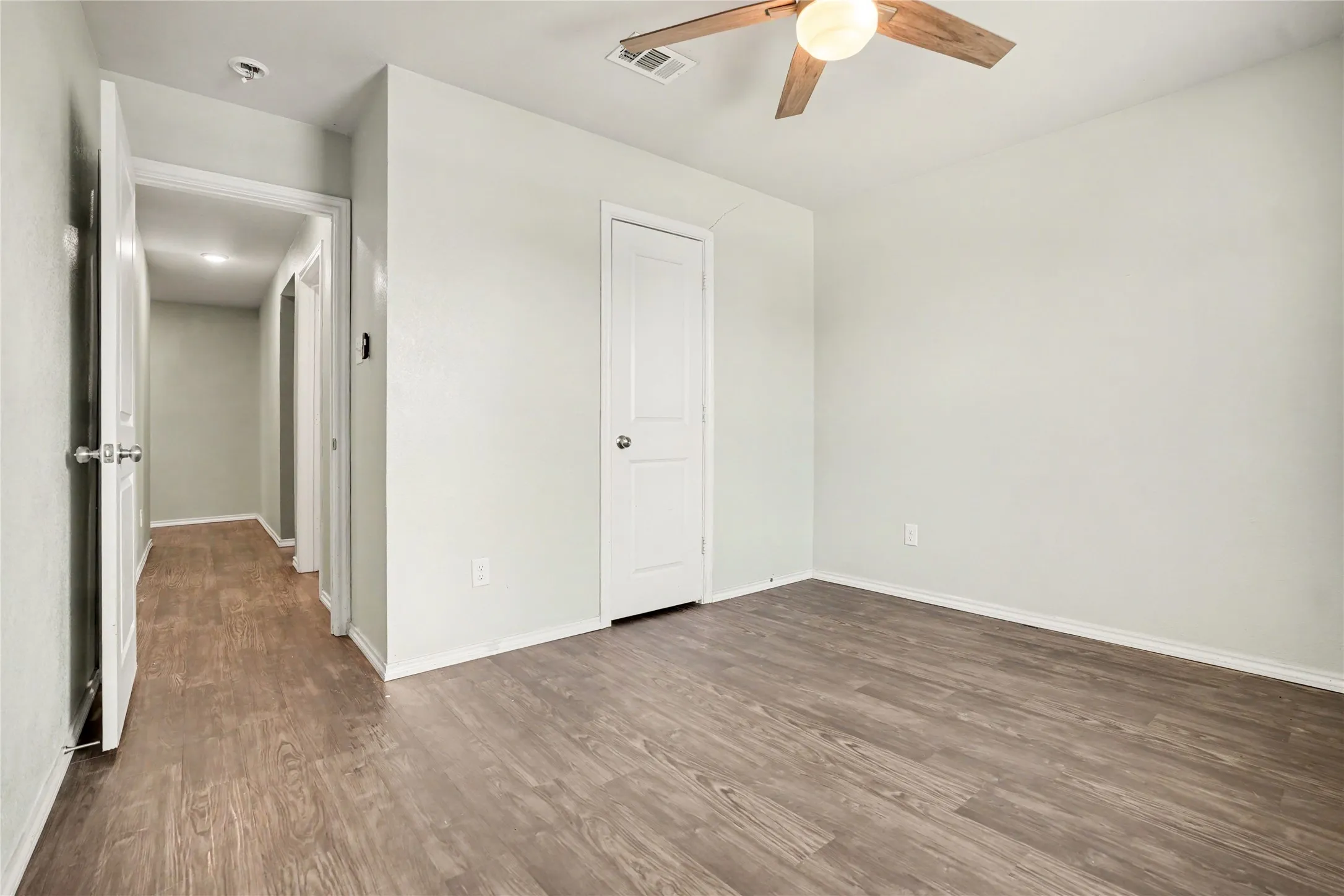 Single Family Residence For Sale in Dallas County , 1634 E Missouri Avenue, Dallas, Texas 75216, 4 Bedroom, 2 Bathroom, 2 Garage spaces, 2,041 Sqft, built in 2021, mls#21394704, Real Estate Agent in Dallas, Homes For Sale in Dallas county, Homes For Sale in Dallas, Realtor in Dallas Texas, Real Estate Brokerage Independent Realty Texas, Luminita Cordes Realtor