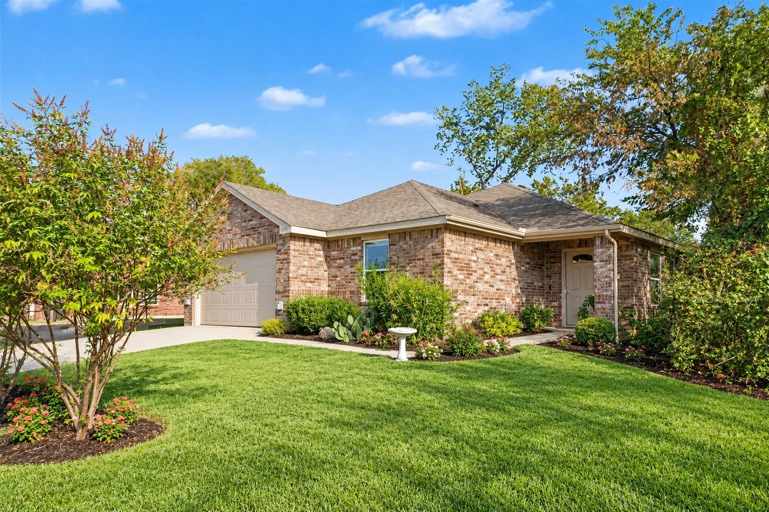 Single Family Residence For Sale in Dallas County , 1634 E Missouri Avenue, Dallas, Texas 75216, 4 Bedroom, 2 Bathroom, 2 Garage spaces, 2,041 Sqft, built in 2021, mls#21394704, Real Estate Agent in Dallas, Homes For Sale in Dallas county, Homes For Sale in Dallas, Realtor in Dallas Texas, Real Estate Brokerage Independent Realty Texas, Luminita Cordes Realtor
