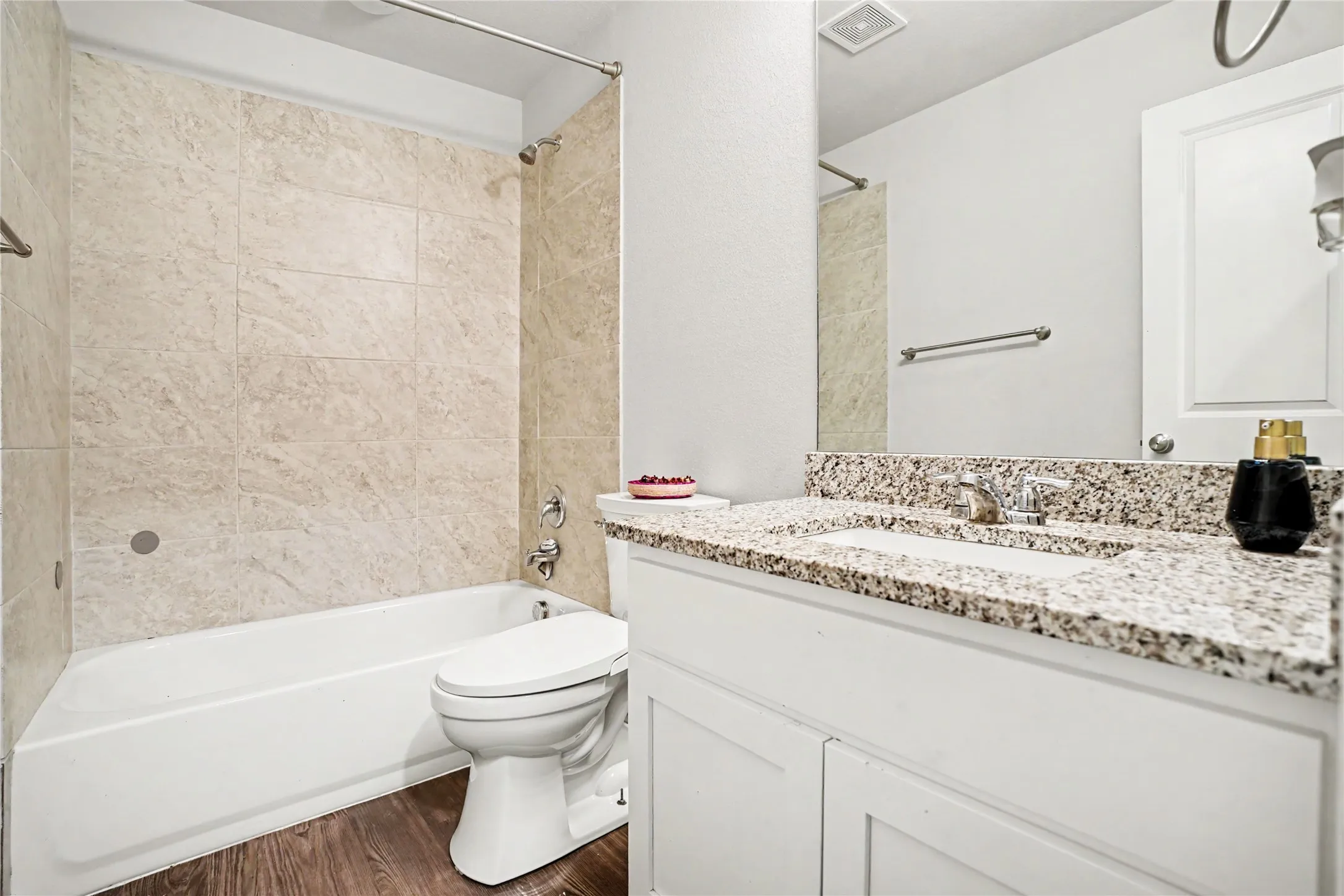 Single Family Residence For Sale in Dallas County , 1634 E Missouri Avenue, Dallas, Texas 75216, 4 Bedroom, 2 Bathroom, 2 Garage spaces, 2,041 Sqft, built in 2021, mls#21394704, Real Estate Agent in Dallas, Homes For Sale in Dallas county, Homes For Sale in Dallas, Realtor in Dallas Texas, Real Estate Brokerage Independent Realty Texas, Luminita Cordes Realtor