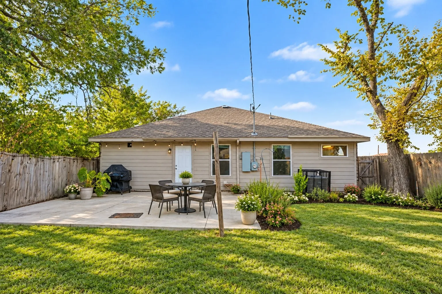 Single Family Residence For Sale in Dallas County , 1634 E Missouri Avenue, Dallas, Texas 75216, 4 Bedroom, 2 Bathroom, 2 Garage spaces, 2,041 Sqft, built in 2021, mls#21394704, Real Estate Agent in Dallas, Homes For Sale in Dallas county, Homes For Sale in Dallas, Realtor in Dallas Texas, Real Estate Brokerage Independent Realty Texas, Luminita Cordes Realtor