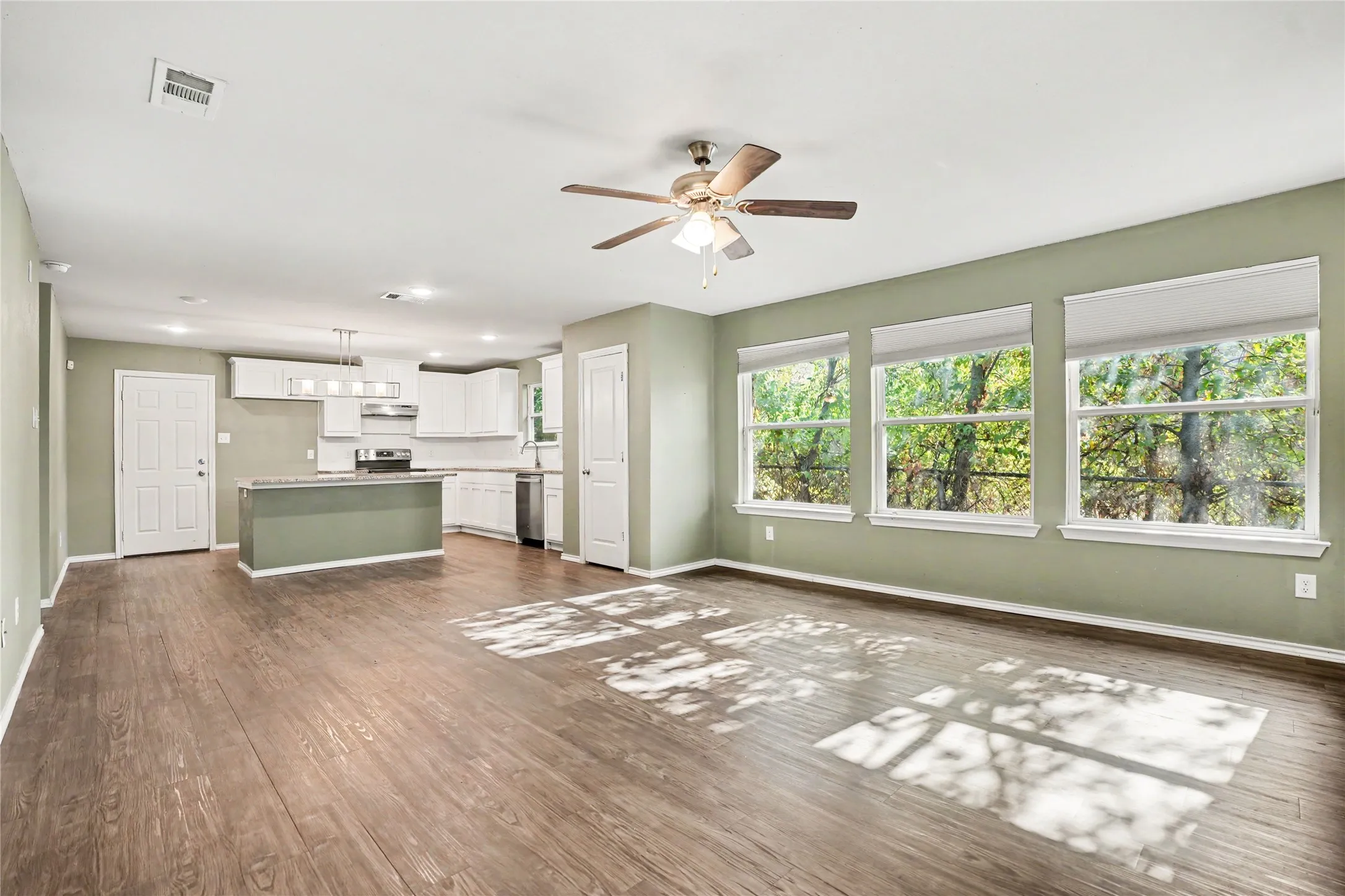 Single Family Residence For Sale in Dallas County , 1634 E Missouri Avenue, Dallas, Texas 75216, 4 Bedroom, 2 Bathroom, 2 Garage spaces, 2,041 Sqft, built in 2021, mls#21394704, Real Estate Agent in Dallas, Homes For Sale in Dallas county, Homes For Sale in Dallas, Realtor in Dallas Texas, Real Estate Brokerage Independent Realty Texas, Luminita Cordes Realtor