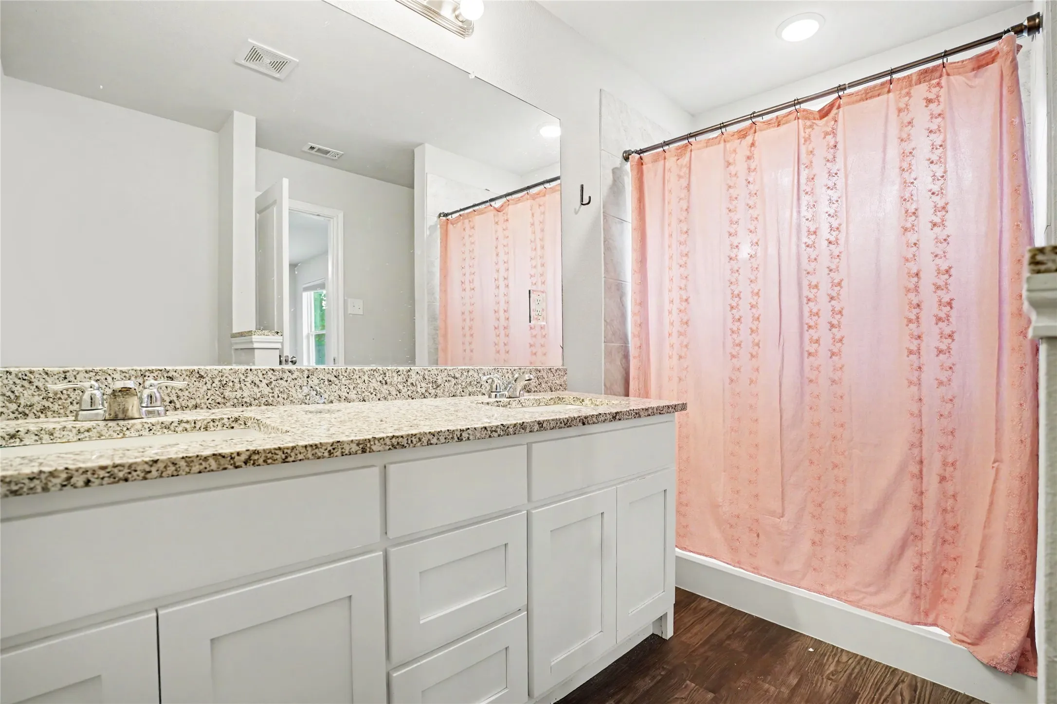 Single Family Residence For Sale in Dallas County , 1634 E Missouri Avenue, Dallas, Texas 75216, 4 Bedroom, 2 Bathroom, 2 Garage spaces, 2,041 Sqft, built in 2021, mls#21394704, Real Estate Agent in Dallas, Homes For Sale in Dallas county, Homes For Sale in Dallas, Realtor in Dallas Texas, Real Estate Brokerage Independent Realty Texas, Luminita Cordes Realtor