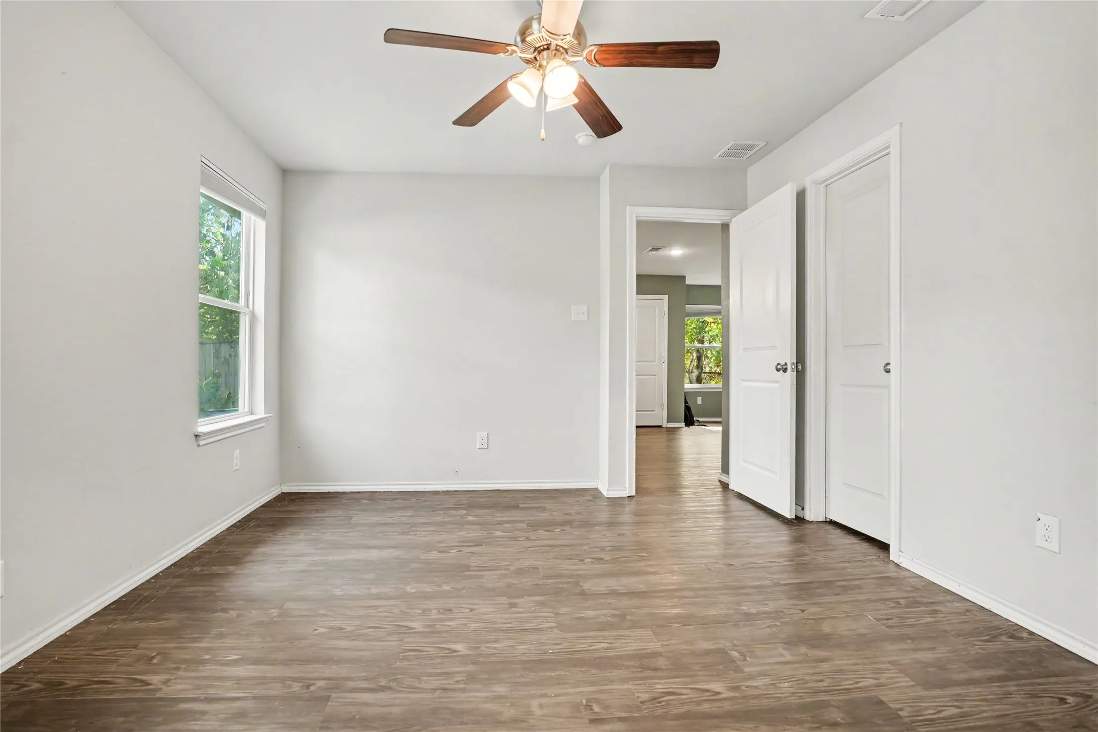 Single Family Residence For Sale in Dallas County , 1634 E Missouri Avenue, Dallas, Texas 75216, 4 Bedroom, 2 Bathroom, 2 Garage spaces, 2,041 Sqft, built in 2021, mls#21394704, Real Estate Agent in Dallas, Homes For Sale in Dallas county, Homes For Sale in Dallas, Realtor in Dallas Texas, Real Estate Brokerage Independent Realty Texas, Luminita Cordes Realtor