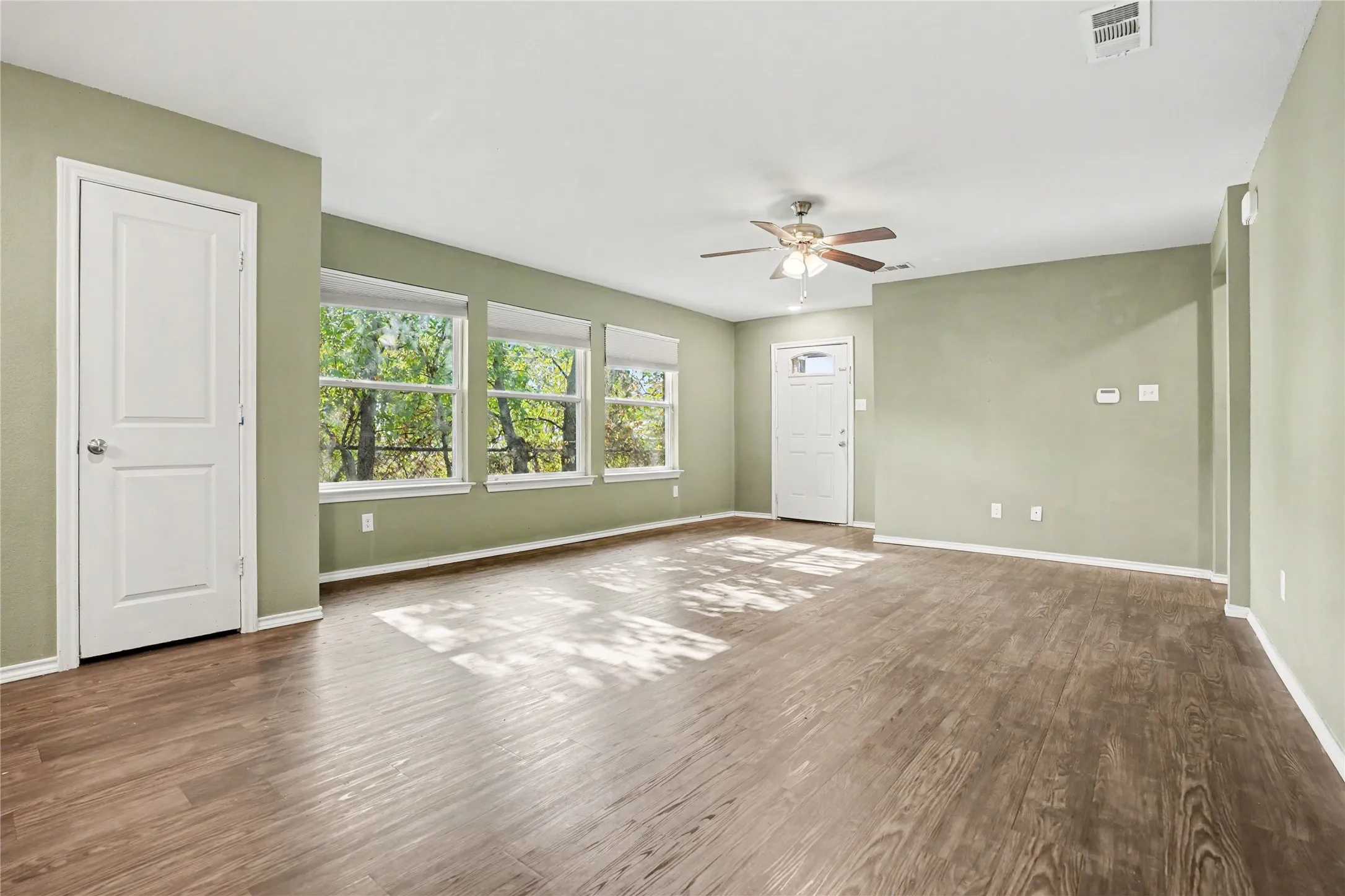 Single Family Residence For Sale in Dallas County , 1634 E Missouri Avenue, Dallas, Texas 75216, 4 Bedroom, 2 Bathroom, 2 Garage spaces, 2,041 Sqft, built in 2021, mls#21394704, Real Estate Agent in Dallas, Homes For Sale in Dallas county, Homes For Sale in Dallas, Realtor in Dallas Texas, Real Estate Brokerage Independent Realty Texas, Luminita Cordes Realtor