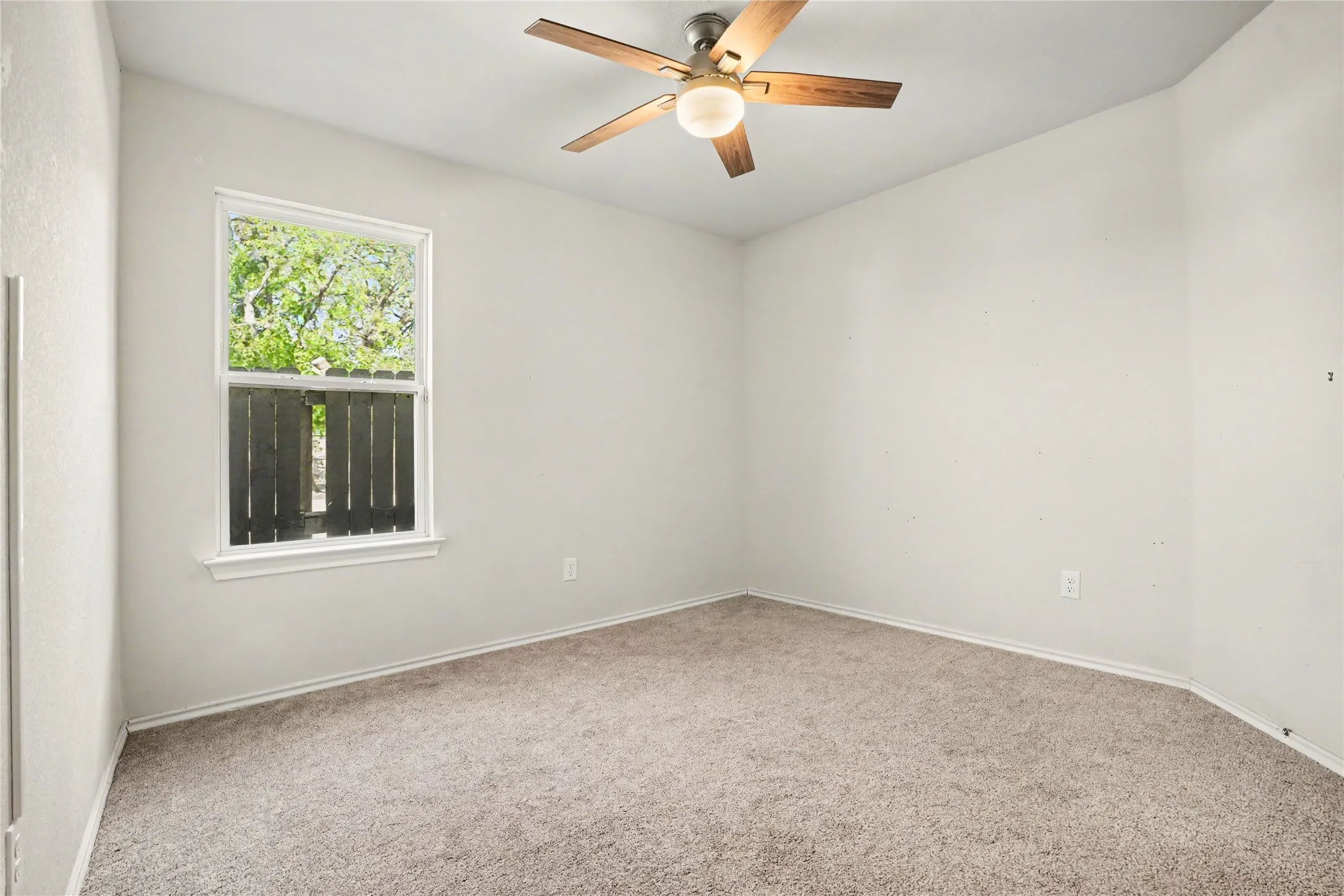 Single Family Residence For Sale in Dallas County , 1634 E Missouri Avenue, Dallas, Texas 75216, 4 Bedroom, 2 Bathroom, 2 Garage spaces, 2,041 Sqft, built in 2021, mls#21394704, Real Estate Agent in Dallas, Homes For Sale in Dallas county, Homes For Sale in Dallas, Realtor in Dallas Texas, Real Estate Brokerage Independent Realty Texas, Luminita Cordes Realtor