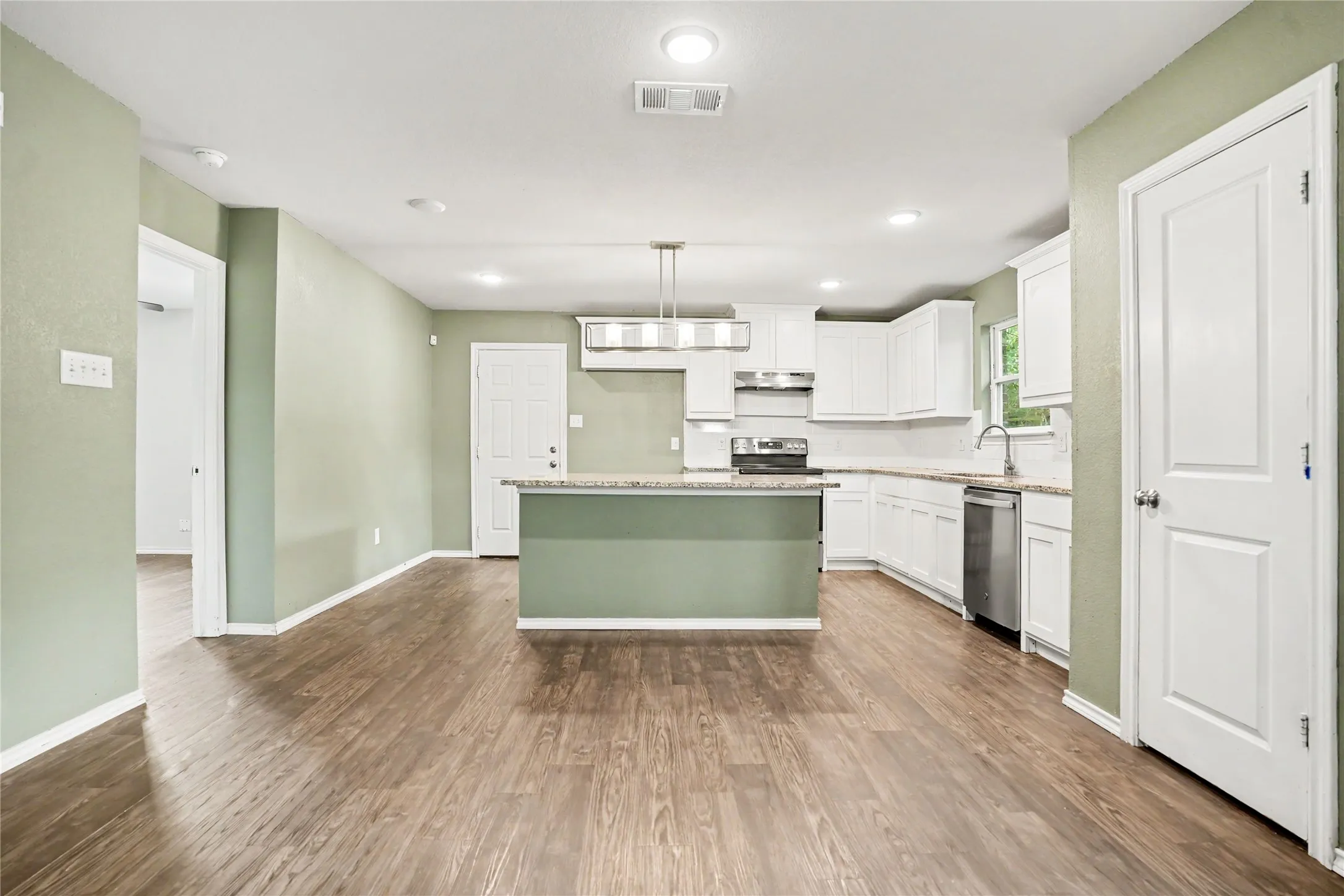 Single Family Residence For Sale in Dallas County , 1634 E Missouri Avenue, Dallas, Texas 75216, 4 Bedroom, 2 Bathroom, 2 Garage spaces, 2,041 Sqft, built in 2021, mls#21394704, Real Estate Agent in Dallas, Homes For Sale in Dallas county, Homes For Sale in Dallas, Realtor in Dallas Texas, Real Estate Brokerage Independent Realty Texas, Luminita Cordes Realtor