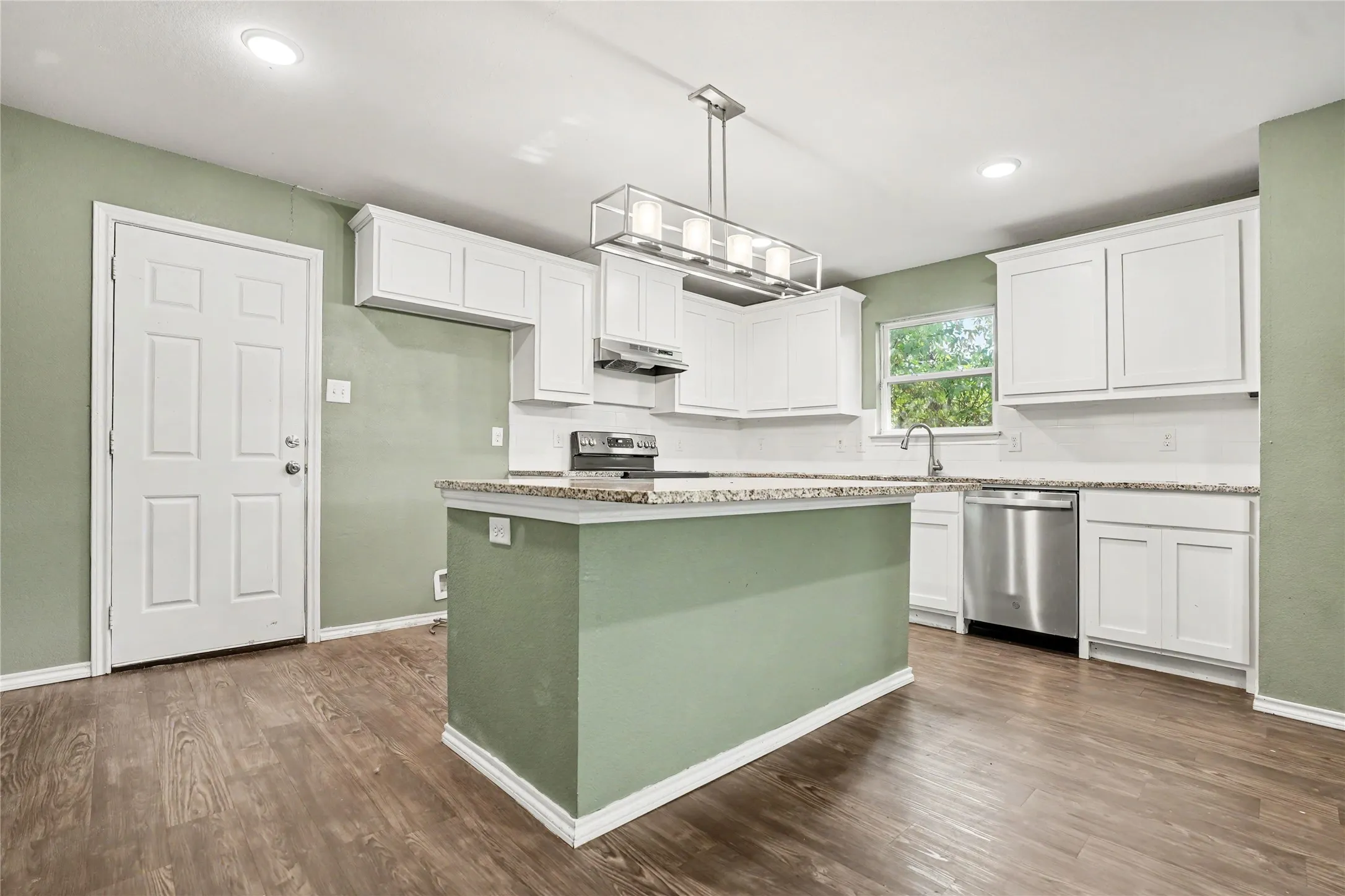 Single Family Residence For Sale in Dallas County , 1634 E Missouri Avenue, Dallas, Texas 75216, 4 Bedroom, 2 Bathroom, 2 Garage spaces, 2,041 Sqft, built in 2021, mls#21394704, Real Estate Agent in Dallas, Homes For Sale in Dallas county, Homes For Sale in Dallas, Realtor in Dallas Texas, Real Estate Brokerage Independent Realty Texas, Luminita Cordes Realtor