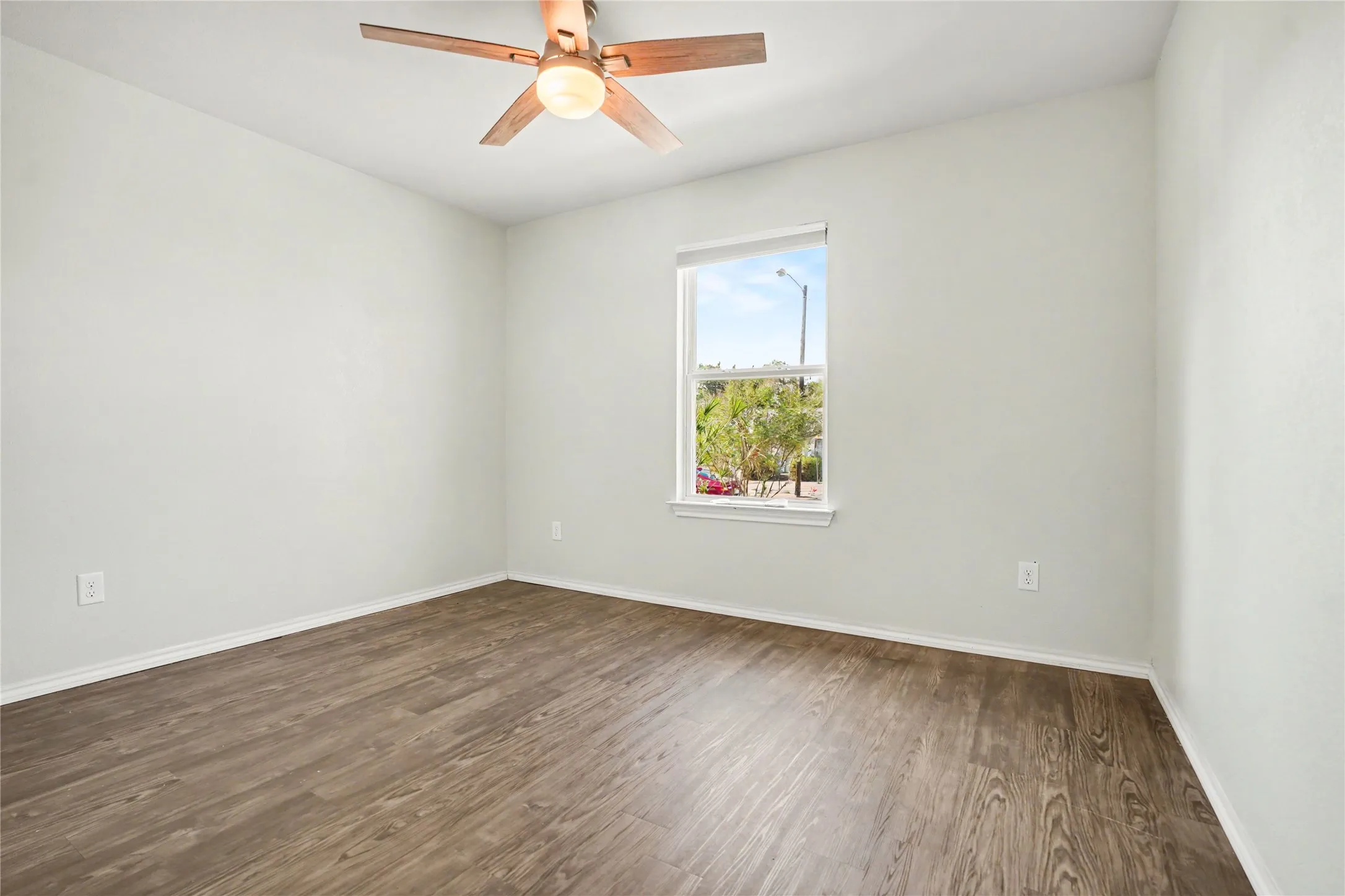 Single Family Residence For Sale in Dallas County , 1634 E Missouri Avenue, Dallas, Texas 75216, 4 Bedroom, 2 Bathroom, 2 Garage spaces, 2,041 Sqft, built in 2021, mls#21394704, Real Estate Agent in Dallas, Homes For Sale in Dallas county, Homes For Sale in Dallas, Realtor in Dallas Texas, Real Estate Brokerage Independent Realty Texas, Luminita Cordes Realtor