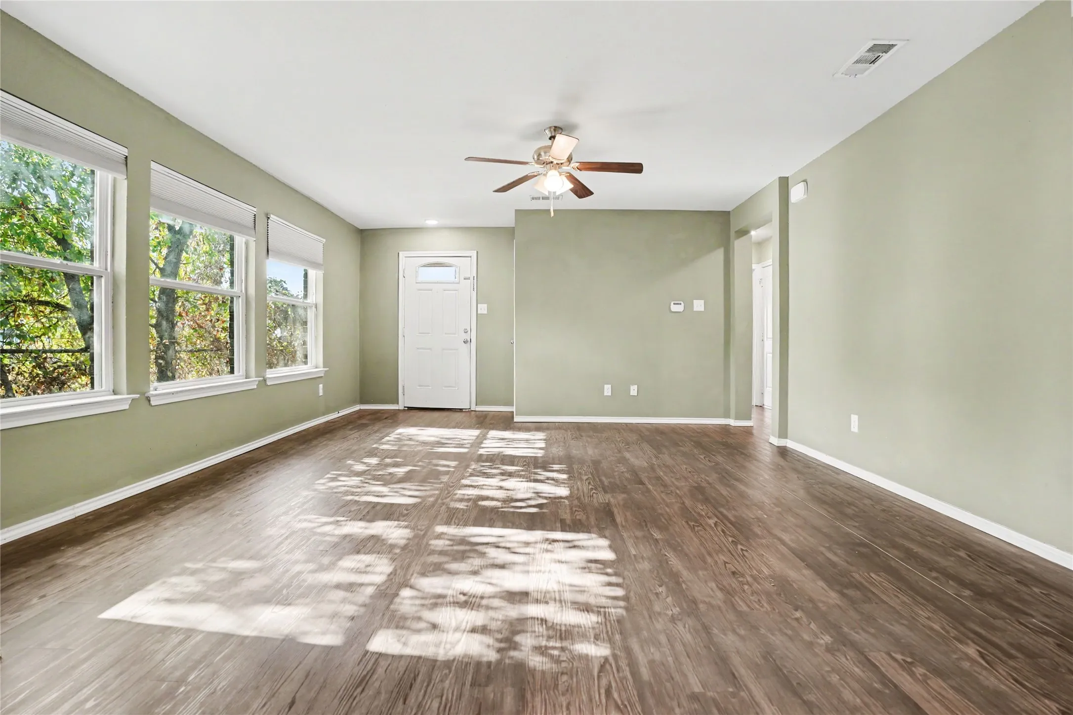 Single Family Residence For Sale in Dallas County , 1634 E Missouri Avenue, Dallas, Texas 75216, 4 Bedroom, 2 Bathroom, 2 Garage spaces, 2,041 Sqft, built in 2021, mls#21394704, Real Estate Agent in Dallas, Homes For Sale in Dallas county, Homes For Sale in Dallas, Realtor in Dallas Texas, Real Estate Brokerage Independent Realty Texas, Luminita Cordes Realtor