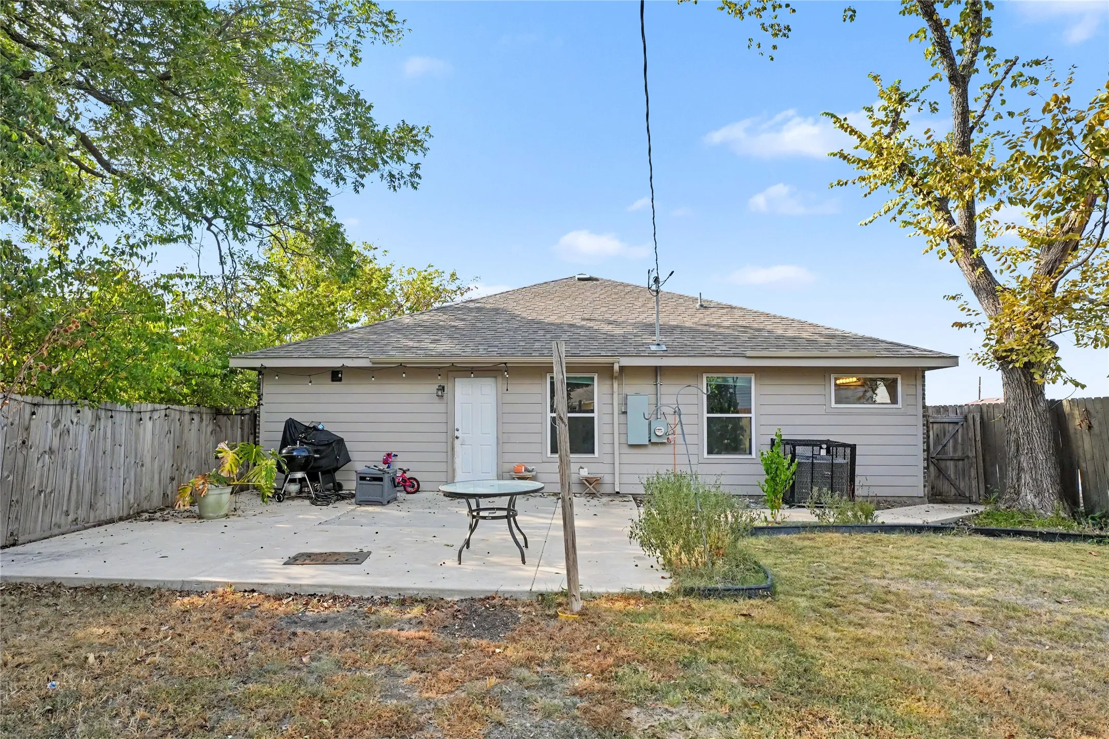 Single Family Residence For Sale in Dallas County , 1634 E Missouri Avenue, Dallas, Texas 75216, 4 Bedroom, 2 Bathroom, 2 Garage spaces, 2,041 Sqft, built in 2021, mls#21394704, Real Estate Agent in Dallas, Homes For Sale in Dallas county, Homes For Sale in Dallas, Realtor in Dallas Texas, Real Estate Brokerage Independent Realty Texas, Luminita Cordes Realtor