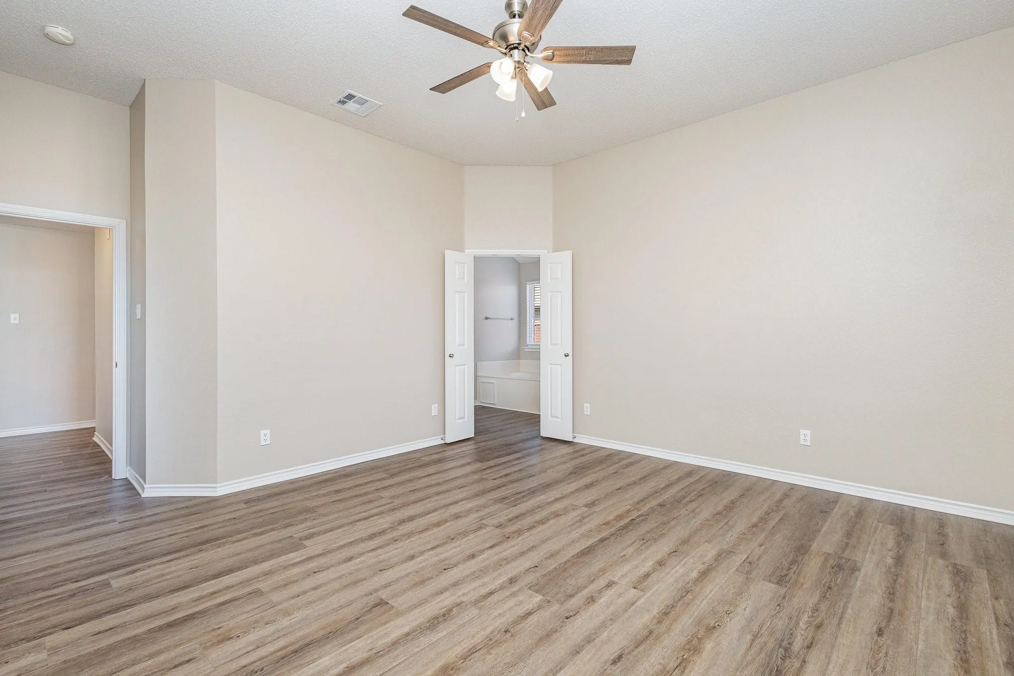Single Family Residence For Rent in Collin County , 1817 Eastfork Lane, Wylie, Texas 75098, 3 Bedroom, 2 Bathroom, 2 Garage spaces, 2,065 Sqft, built in 2004, mls#21398563, Real Estate Agent in Wylie, Homes For Rent in Collin county, Homes For Rent in Wylie, Realtor in Wylie Texas, Real Estate Brokerage Independent Realty Texas, Luminita Cordes Realtor