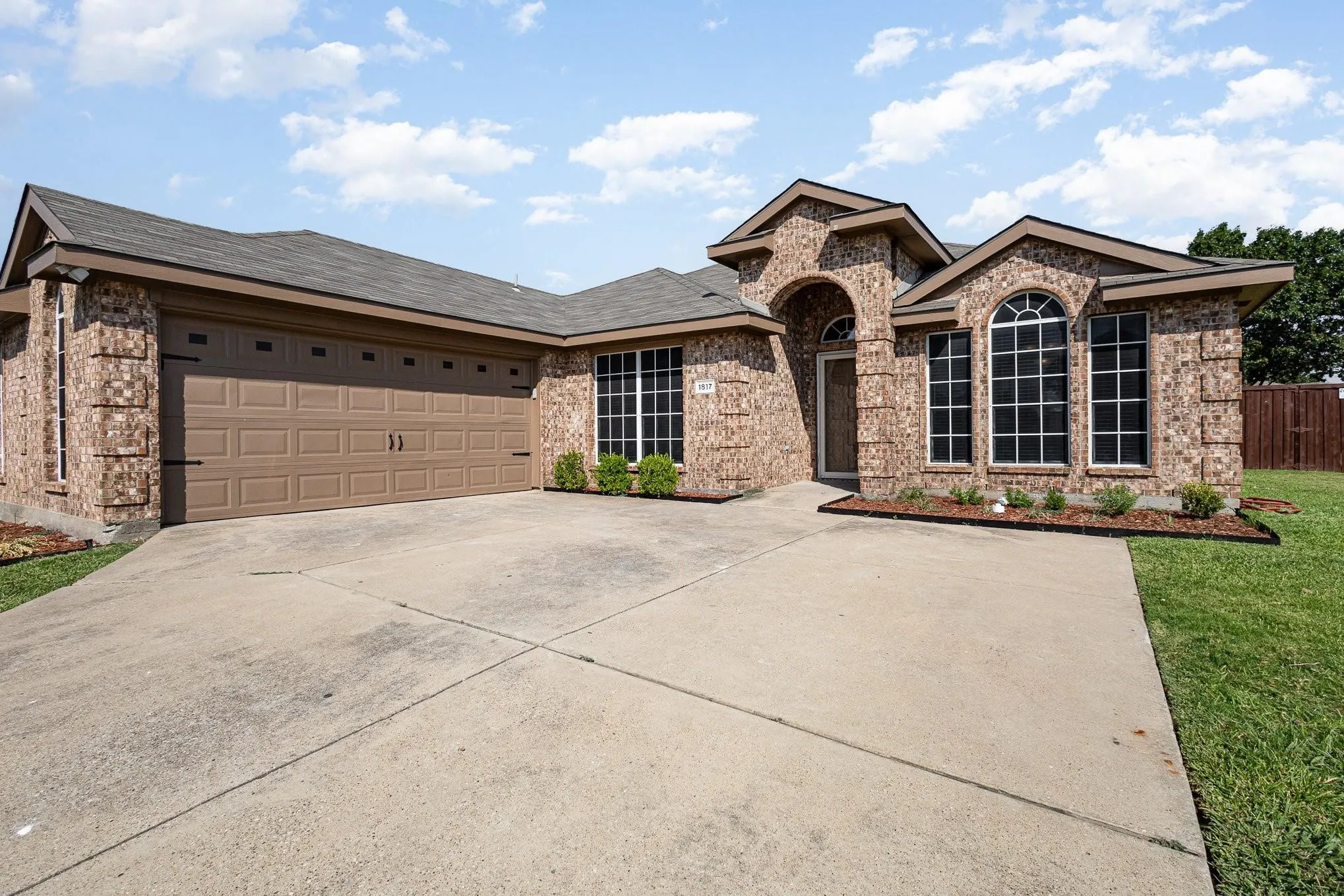 Single Family Residence For Rent in Collin County , 1817 Eastfork Lane, Wylie, Texas 75098, 3 Bedroom, 2 Bathroom, 2 Garage spaces, 2,065 Sqft, built in 2004, mls#21398563, Real Estate Agent in Wylie, Homes For Rent in Collin county, Homes For Rent in Wylie, Realtor in Wylie Texas, Real Estate Brokerage Independent Realty Texas, Luminita Cordes Realtor