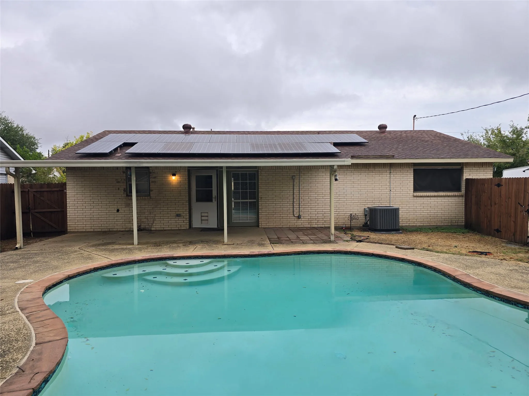 Single Family Residence For Rent in Dallas County , 110 Yorkshire Street, Cedar Hill, Texas 75104, 4 Bedroom, 2 Bathroom, Garage spaces, 1,713 Sqft, built in 1970, mls#21402277, Real Estate Agent in Cedar Hill, Homes For Rent in Dallas county, Homes For Rent in Cedar Hill, Realtor in Cedar Hill Texas, Real Estate Brokerage Independent Realty Texas, Luminita Cordes Realtor