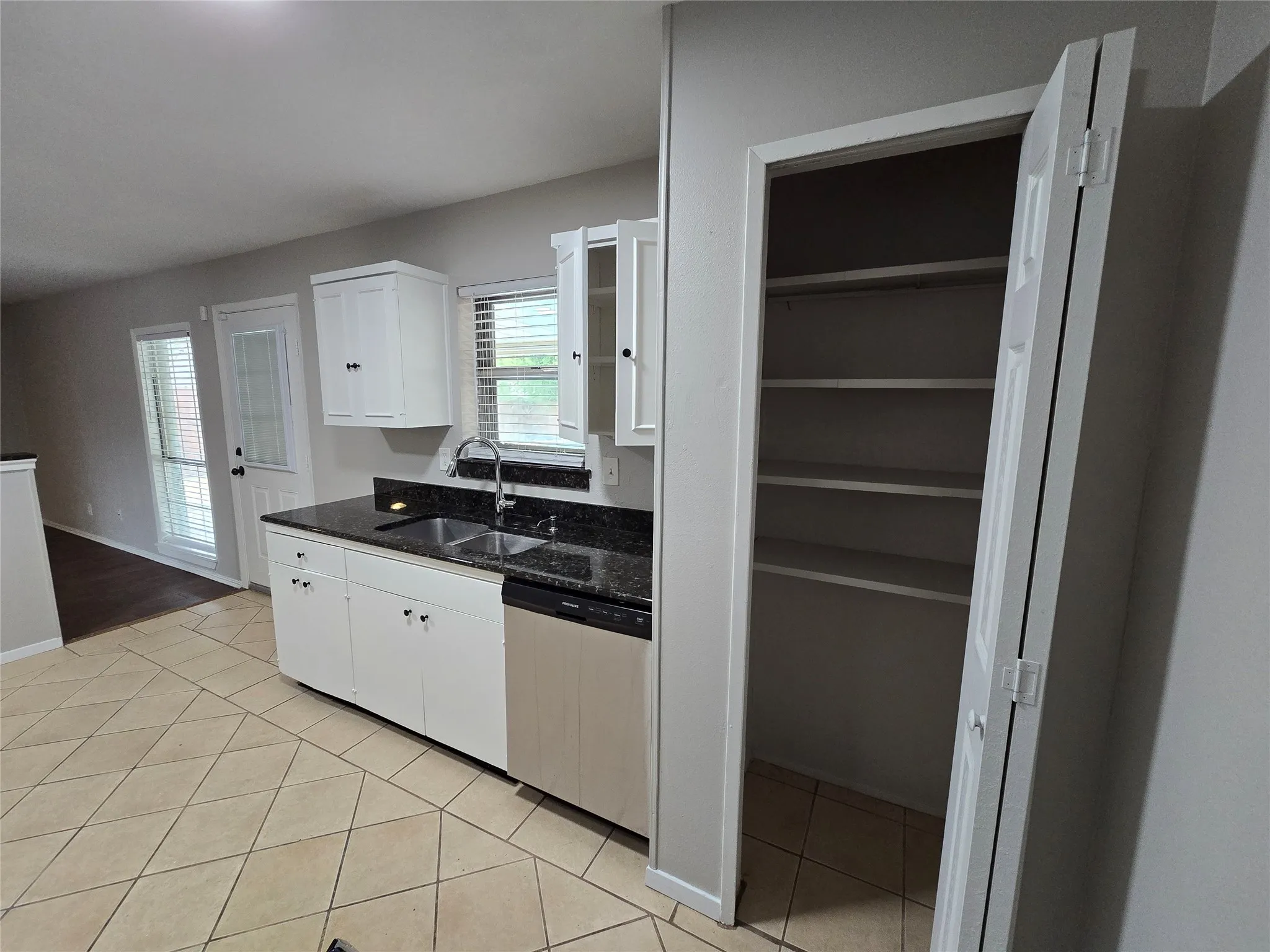 Single Family Residence For Rent in Dallas County , 110 Yorkshire Street, Cedar Hill, Texas 75104, 4 Bedroom, 2 Bathroom, Garage spaces, 1,713 Sqft, built in 1970, mls#21402277, Real Estate Agent in Cedar Hill, Homes For Rent in Dallas county, Homes For Rent in Cedar Hill, Realtor in Cedar Hill Texas, Real Estate Brokerage Independent Realty Texas, Luminita Cordes Realtor