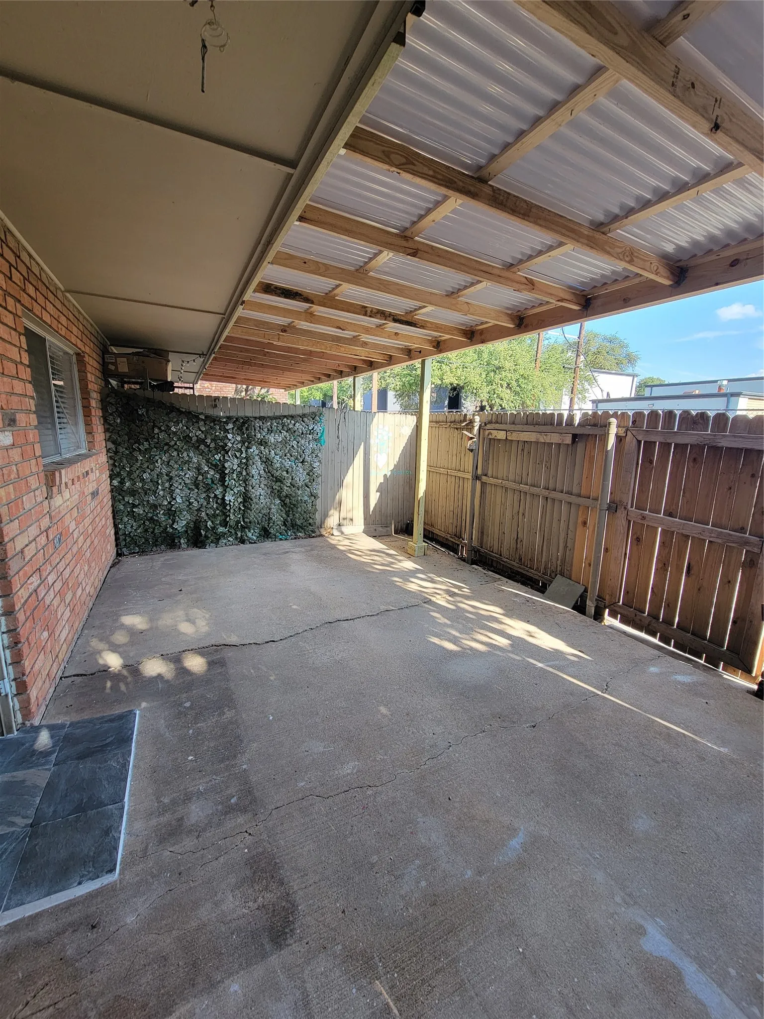Condominium For Sale in Dallas County , 3520 Parkridge Drive 114, Dallas, Texas 75234, 2 Bedroom, 1 Bathroom, Garage spaces, 779 Sqft, built in 1982, mls#21402279, Real Estate Agent in Dallas, Homes For Sale in Dallas county, Homes For Sale in Dallas, Realtor in Dallas Texas, Real Estate Brokerage Independent Realty Texas, Luminita Cordes Realtor