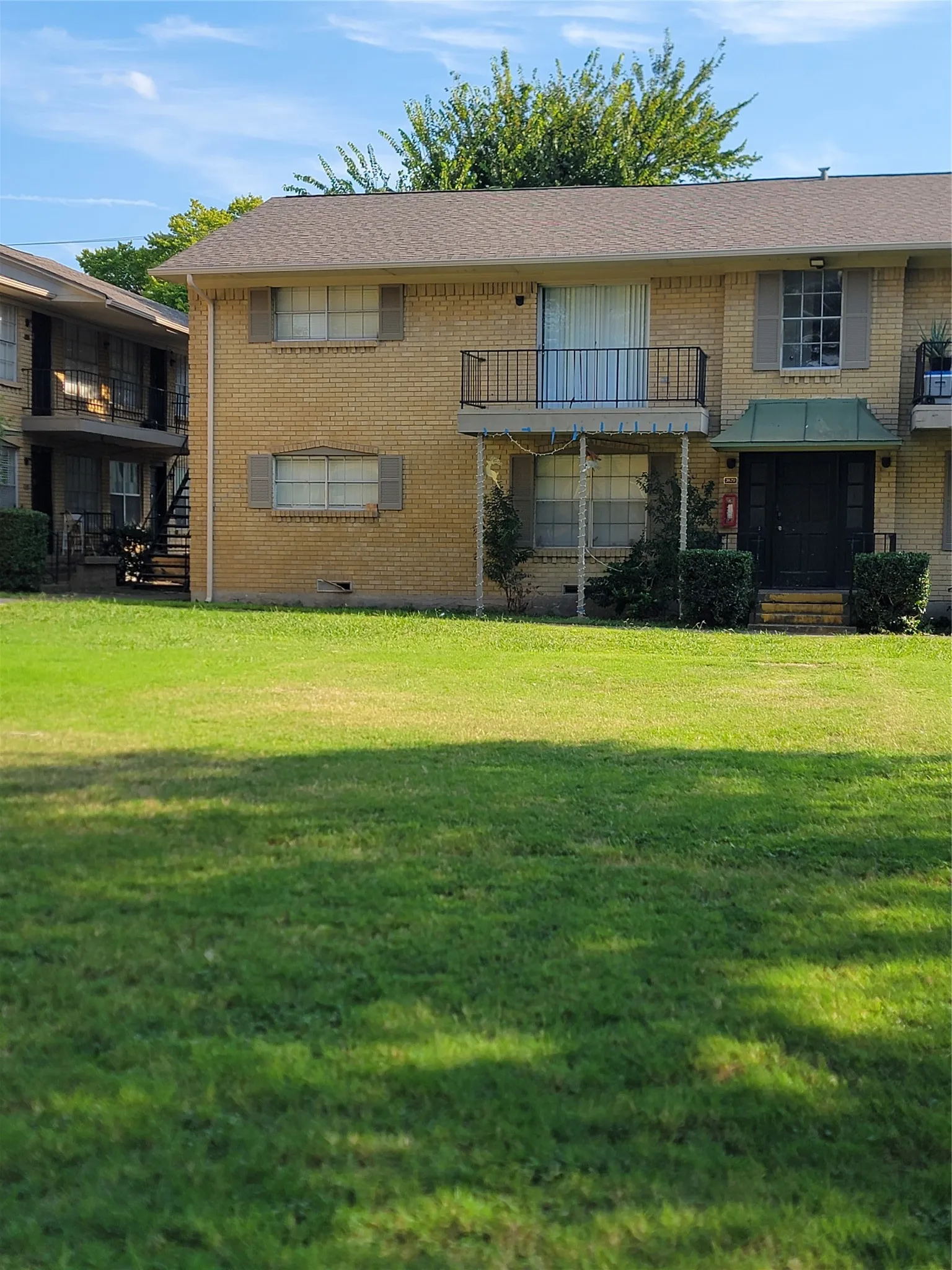 Condominium For Sale in Dallas County , 3520 Parkridge Drive 114, Dallas, Texas 75234, 2 Bedroom, 1 Bathroom, Garage spaces, 779 Sqft, built in 1982, mls#21402279, Real Estate Agent in Dallas, Homes For Sale in Dallas county, Homes For Sale in Dallas, Realtor in Dallas Texas, Real Estate Brokerage Independent Realty Texas, Luminita Cordes Realtor