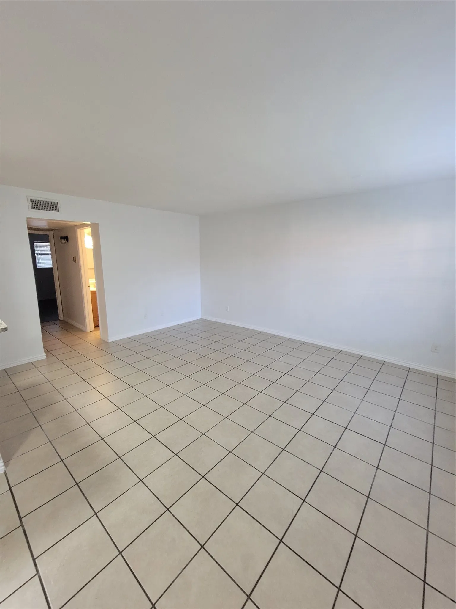 Condominium For Sale in Dallas County , 3520 Parkridge Drive 114, Dallas, Texas 75234, 2 Bedroom, 1 Bathroom, Garage spaces, 779 Sqft, built in 1982, mls#21402279, Real Estate Agent in Dallas, Homes For Sale in Dallas county, Homes For Sale in Dallas, Realtor in Dallas Texas, Real Estate Brokerage Independent Realty Texas, Luminita Cordes Realtor