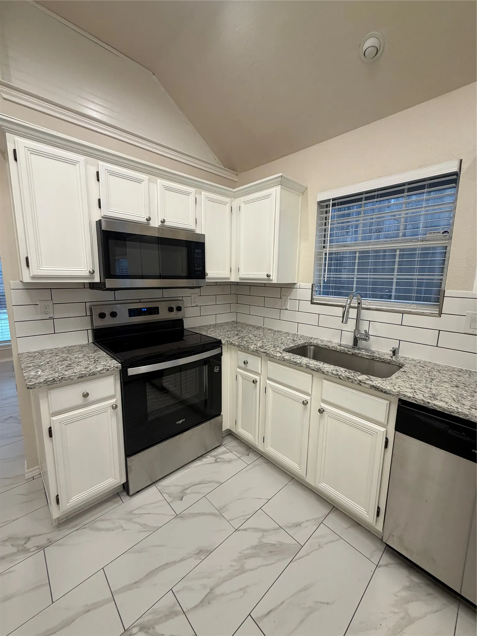 Single Family Residence For Rent in Tarrant County , 4724 Birchbend Lane, Fort Worth, Texas 76137, 3 Bedroom, 2 Bathroom, 2 Garage spaces, 1,940 Sqft, built in 1992, mls#21402280, Real Estate Agent in Fort Worth, Homes For Rent in Tarrant county, Homes For Rent in Fort Worth, Realtor in Fort Worth Texas, Real Estate Brokerage Independent Realty Texas, Luminita Cordes Realtor
