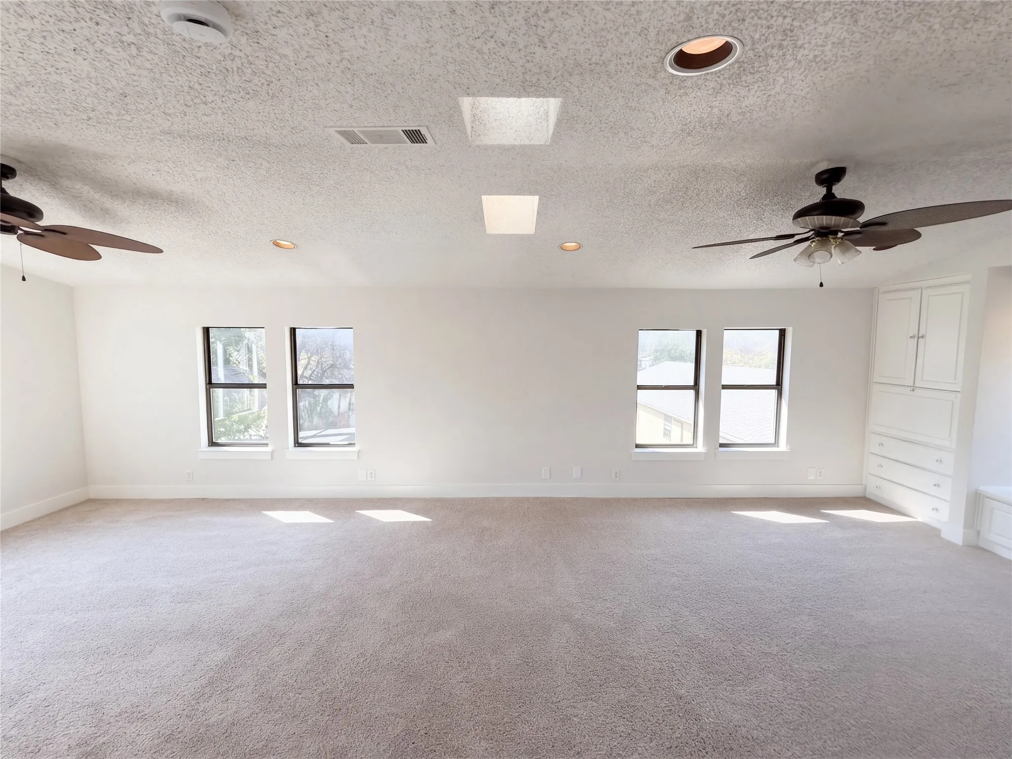 Single Family Residence For Sale in Tarrant County , 5609 Baylor Avenue, River Oaks, Texas 76114, 3 Bedroom, 2 Bathroom, 4 Garage spaces, 1,578 Sqft, built in 1937, mls#21400205, Real Estate Agent in River Oaks, Homes For Sale in Tarrant county, Homes For Sale in River Oaks, Realtor in River Oaks Texas, Real Estate Brokerage Independent Realty Texas, Luminita Cordes Realtor