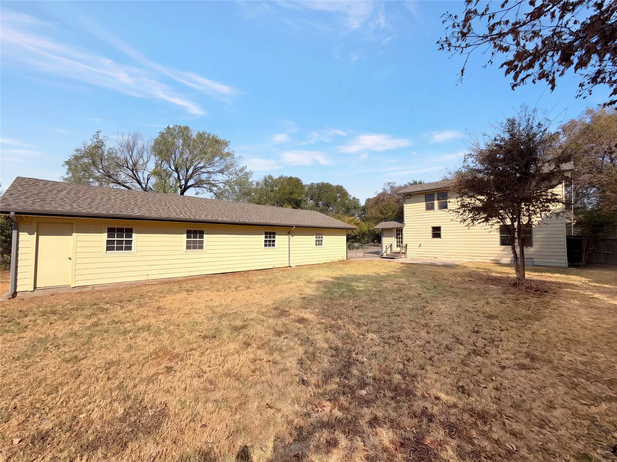 Single Family Residence For Sale in Tarrant County , 5609 Baylor Avenue, River Oaks, Texas 76114, 3 Bedroom, 2 Bathroom, 4 Garage spaces, 1,578 Sqft, built in 1937, mls#21400205, Real Estate Agent in River Oaks, Homes For Sale in Tarrant county, Homes For Sale in River Oaks, Realtor in River Oaks Texas, Real Estate Brokerage Independent Realty Texas, Luminita Cordes Realtor