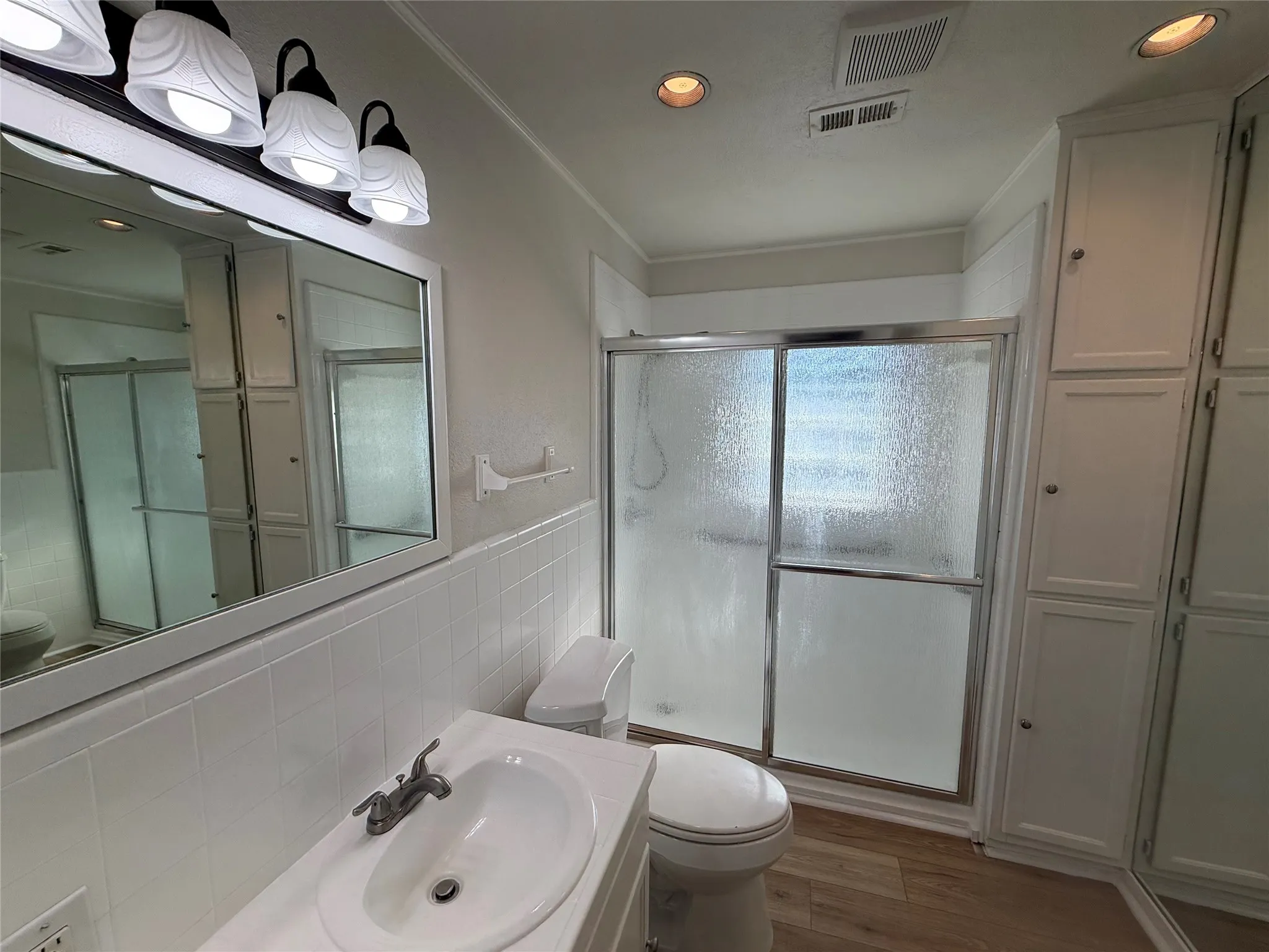 Single Family Residence For Sale in Tarrant County , 5609 Baylor Avenue, River Oaks, Texas 76114, 3 Bedroom, 2 Bathroom, 4 Garage spaces, 1,578 Sqft, built in 1937, mls#21400205, Real Estate Agent in River Oaks, Homes For Sale in Tarrant county, Homes For Sale in River Oaks, Realtor in River Oaks Texas, Real Estate Brokerage Independent Realty Texas, Luminita Cordes Realtor
