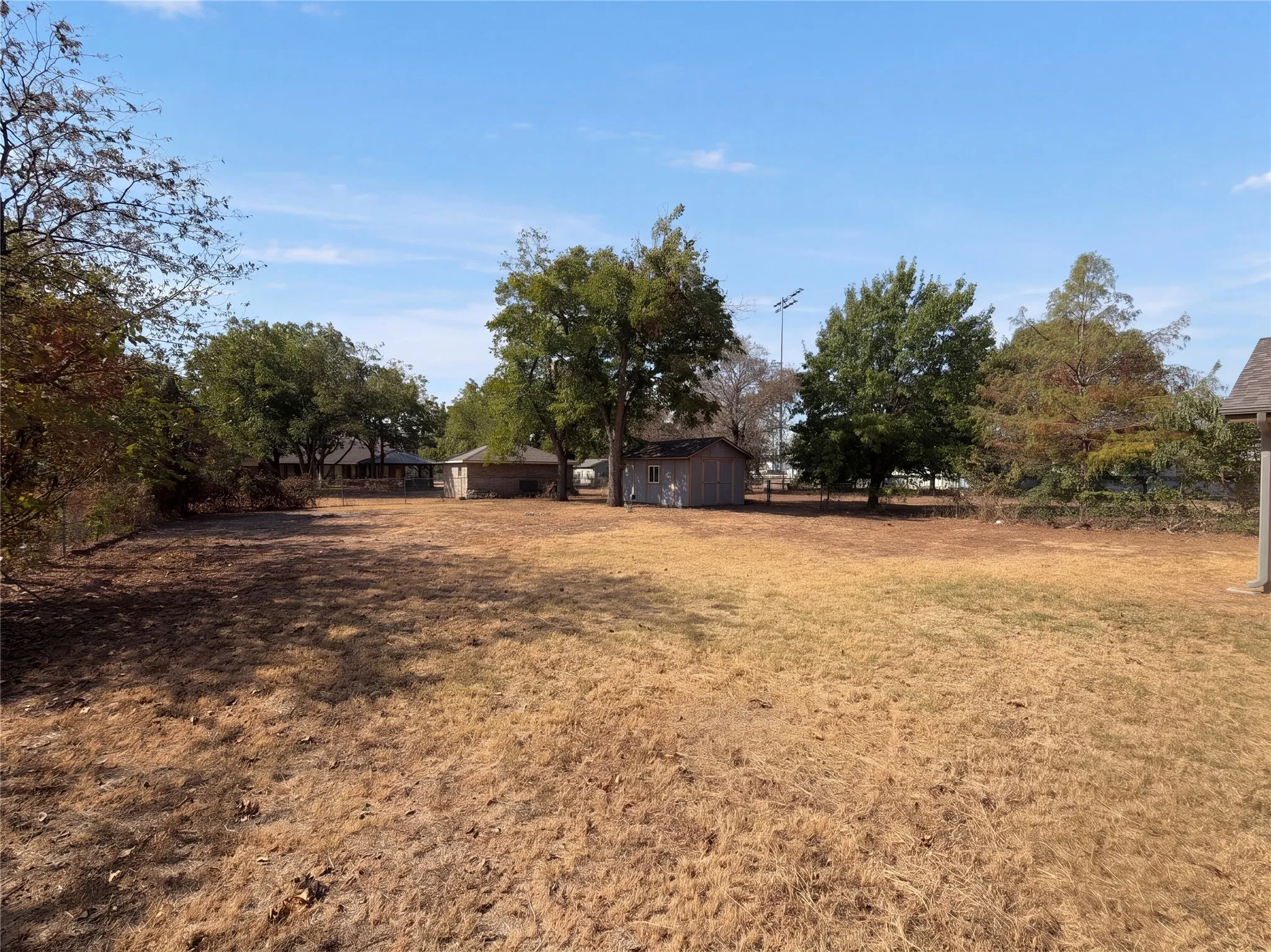 Single Family Residence For Sale in Tarrant County , 5609 Baylor Avenue, River Oaks, Texas 76114, 3 Bedroom, 2 Bathroom, 4 Garage spaces, 1,578 Sqft, built in 1937, mls#21400205, Real Estate Agent in River Oaks, Homes For Sale in Tarrant county, Homes For Sale in River Oaks, Realtor in River Oaks Texas, Real Estate Brokerage Independent Realty Texas, Luminita Cordes Realtor