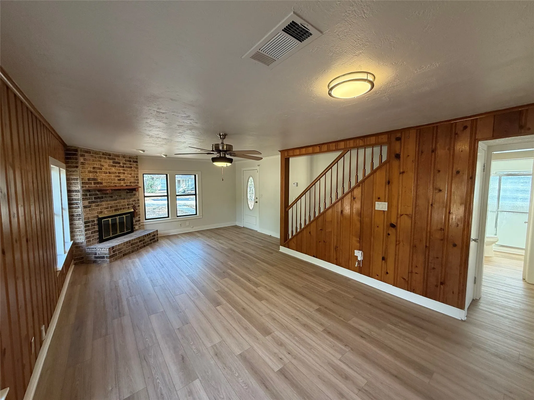 Single Family Residence For Sale in Tarrant County , 5609 Baylor Avenue, River Oaks, Texas 76114, 3 Bedroom, 2 Bathroom, 4 Garage spaces, 1,578 Sqft, built in 1937, mls#21400205, Real Estate Agent in River Oaks, Homes For Sale in Tarrant county, Homes For Sale in River Oaks, Realtor in River Oaks Texas, Real Estate Brokerage Independent Realty Texas, Luminita Cordes Realtor