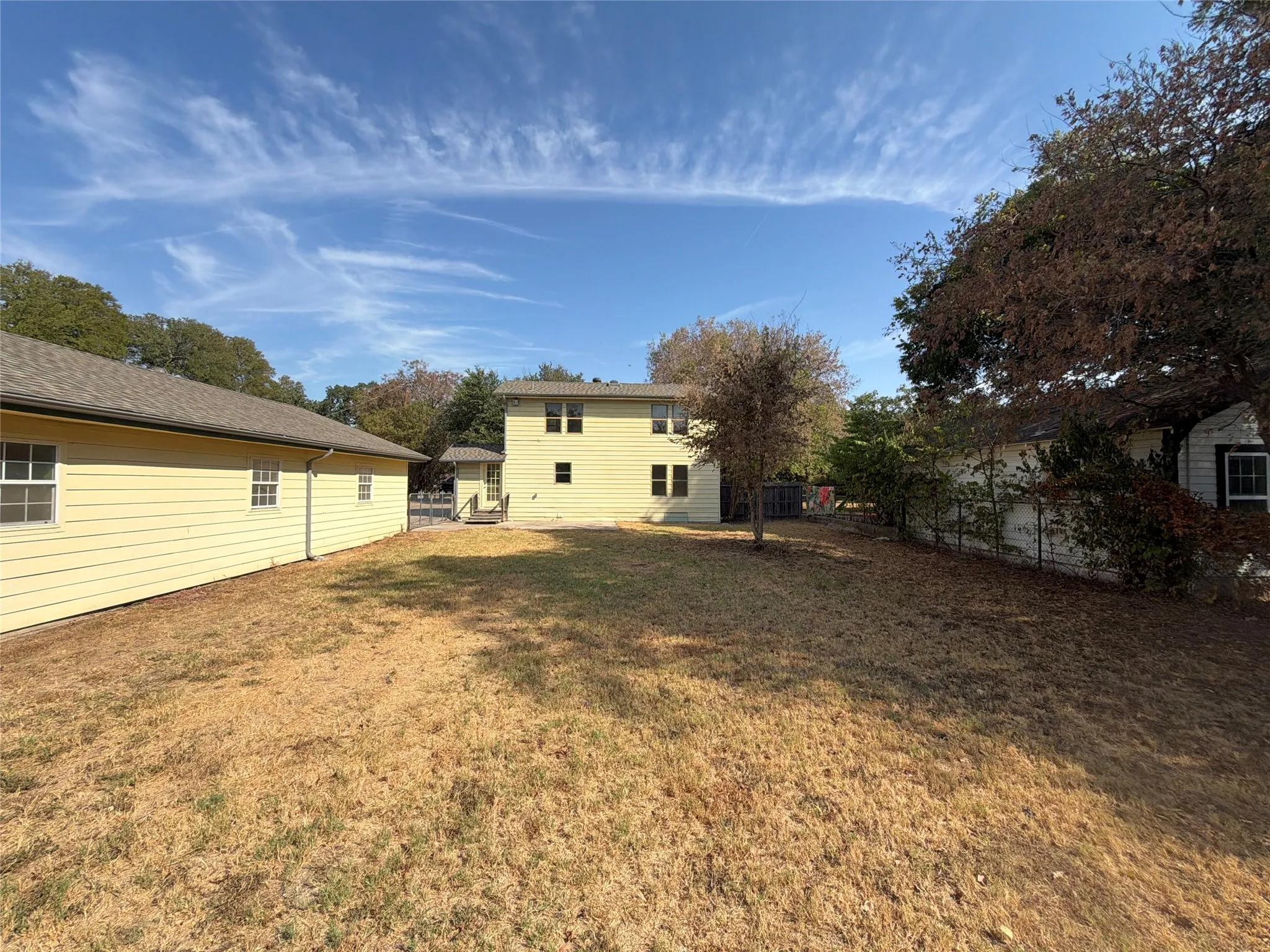 Single Family Residence For Sale in Tarrant County , 5609 Baylor Avenue, River Oaks, Texas 76114, 3 Bedroom, 2 Bathroom, 4 Garage spaces, 1,578 Sqft, built in 1937, mls#21400205, Real Estate Agent in River Oaks, Homes For Sale in Tarrant county, Homes For Sale in River Oaks, Realtor in River Oaks Texas, Real Estate Brokerage Independent Realty Texas, Luminita Cordes Realtor
