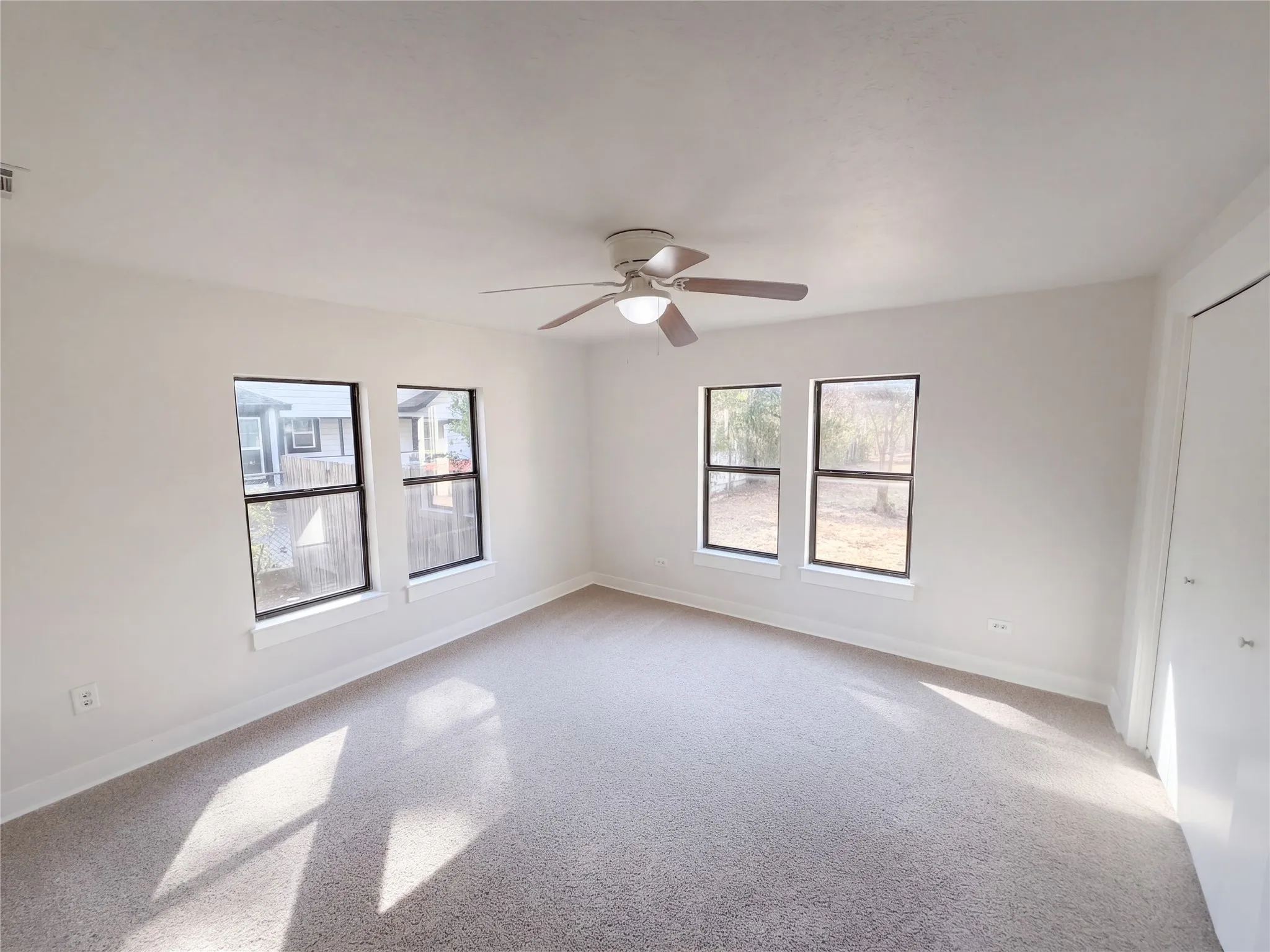 Single Family Residence For Sale in Tarrant County , 5609 Baylor Avenue, River Oaks, Texas 76114, 3 Bedroom, 2 Bathroom, 4 Garage spaces, 1,578 Sqft, built in 1937, mls#21400205, Real Estate Agent in River Oaks, Homes For Sale in Tarrant county, Homes For Sale in River Oaks, Realtor in River Oaks Texas, Real Estate Brokerage Independent Realty Texas, Luminita Cordes Realtor