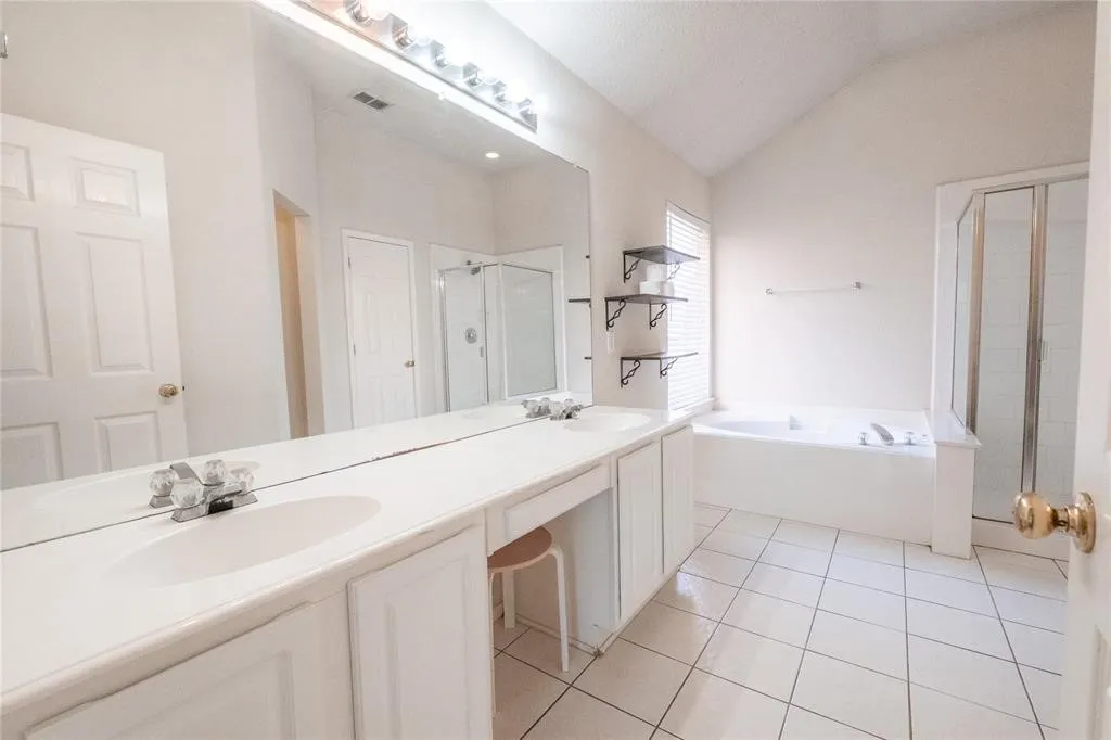 Single Family Residence For Rent in Tarrant County , 817 Stafford Station Drive, Saginaw, Texas 76131, 3 Bedroom, 2 Bathroom, 2 Garage spaces, 1,472 Sqft, built in 1999, mls#21402216, Real Estate Agent in Saginaw, Homes For Rent in Tarrant county, Homes For Rent in Saginaw, Realtor in Saginaw Texas, Real Estate Brokerage Independent Realty Texas, Luminita Cordes Realtor