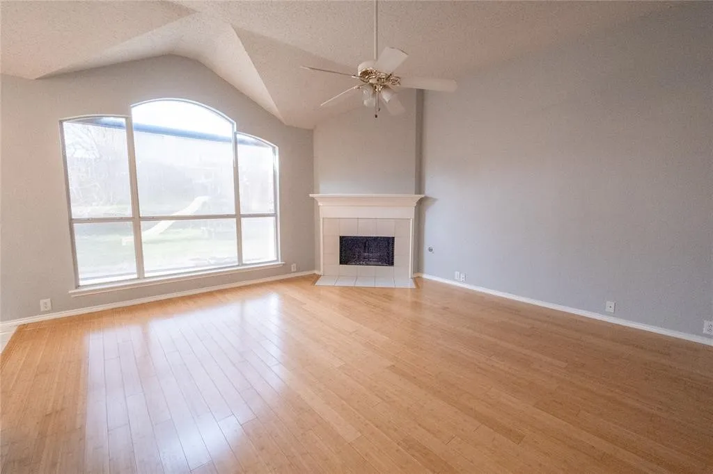Single Family Residence For Rent in Tarrant County , 817 Stafford Station Drive, Saginaw, Texas 76131, 3 Bedroom, 2 Bathroom, 2 Garage spaces, 1,472 Sqft, built in 1999, mls#21402216, Real Estate Agent in Saginaw, Homes For Rent in Tarrant county, Homes For Rent in Saginaw, Realtor in Saginaw Texas, Real Estate Brokerage Independent Realty Texas, Luminita Cordes Realtor