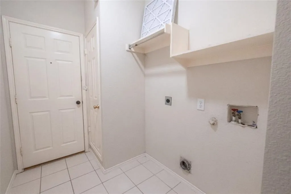 Single Family Residence For Rent in Tarrant County , 817 Stafford Station Drive, Saginaw, Texas 76131, 3 Bedroom, 2 Bathroom, 2 Garage spaces, 1,472 Sqft, built in 1999, mls#21402216, Real Estate Agent in Saginaw, Homes For Rent in Tarrant county, Homes For Rent in Saginaw, Realtor in Saginaw Texas, Real Estate Brokerage Independent Realty Texas, Luminita Cordes Realtor