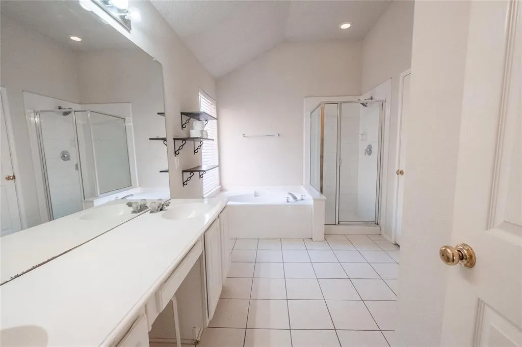 Single Family Residence For Rent in Tarrant County , 817 Stafford Station Drive, Saginaw, Texas 76131, 3 Bedroom, 2 Bathroom, 2 Garage spaces, 1,472 Sqft, built in 1999, mls#21402216, Real Estate Agent in Saginaw, Homes For Rent in Tarrant county, Homes For Rent in Saginaw, Realtor in Saginaw Texas, Real Estate Brokerage Independent Realty Texas, Luminita Cordes Realtor