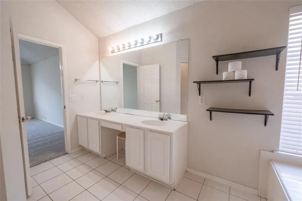 Single Family Residence For Rent in Tarrant County , 817 Stafford Station Drive, Saginaw, Texas 76131, 3 Bedroom, 2 Bathroom, 2 Garage spaces, 1,472 Sqft, built in 1999, mls#21402216, Real Estate Agent in Saginaw, Homes For Rent in Tarrant county, Homes For Rent in Saginaw, Realtor in Saginaw Texas, Real Estate Brokerage Independent Realty Texas, Luminita Cordes Realtor