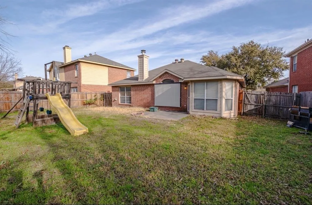 Single Family Residence For Rent in Tarrant County , 817 Stafford Station Drive, Saginaw, Texas 76131, 3 Bedroom, 2 Bathroom, 2 Garage spaces, 1,472 Sqft, built in 1999, mls#21402216, Real Estate Agent in Saginaw, Homes For Rent in Tarrant county, Homes For Rent in Saginaw, Realtor in Saginaw Texas, Real Estate Brokerage Independent Realty Texas, Luminita Cordes Realtor