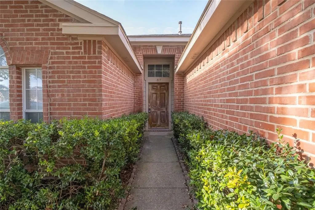 Single Family Residence For Rent in Tarrant County , 817 Stafford Station Drive, Saginaw, Texas 76131, 3 Bedroom, 2 Bathroom, 2 Garage spaces, 1,472 Sqft, built in 1999, mls#21402216, Real Estate Agent in Saginaw, Homes For Rent in Tarrant county, Homes For Rent in Saginaw, Realtor in Saginaw Texas, Real Estate Brokerage Independent Realty Texas, Luminita Cordes Realtor