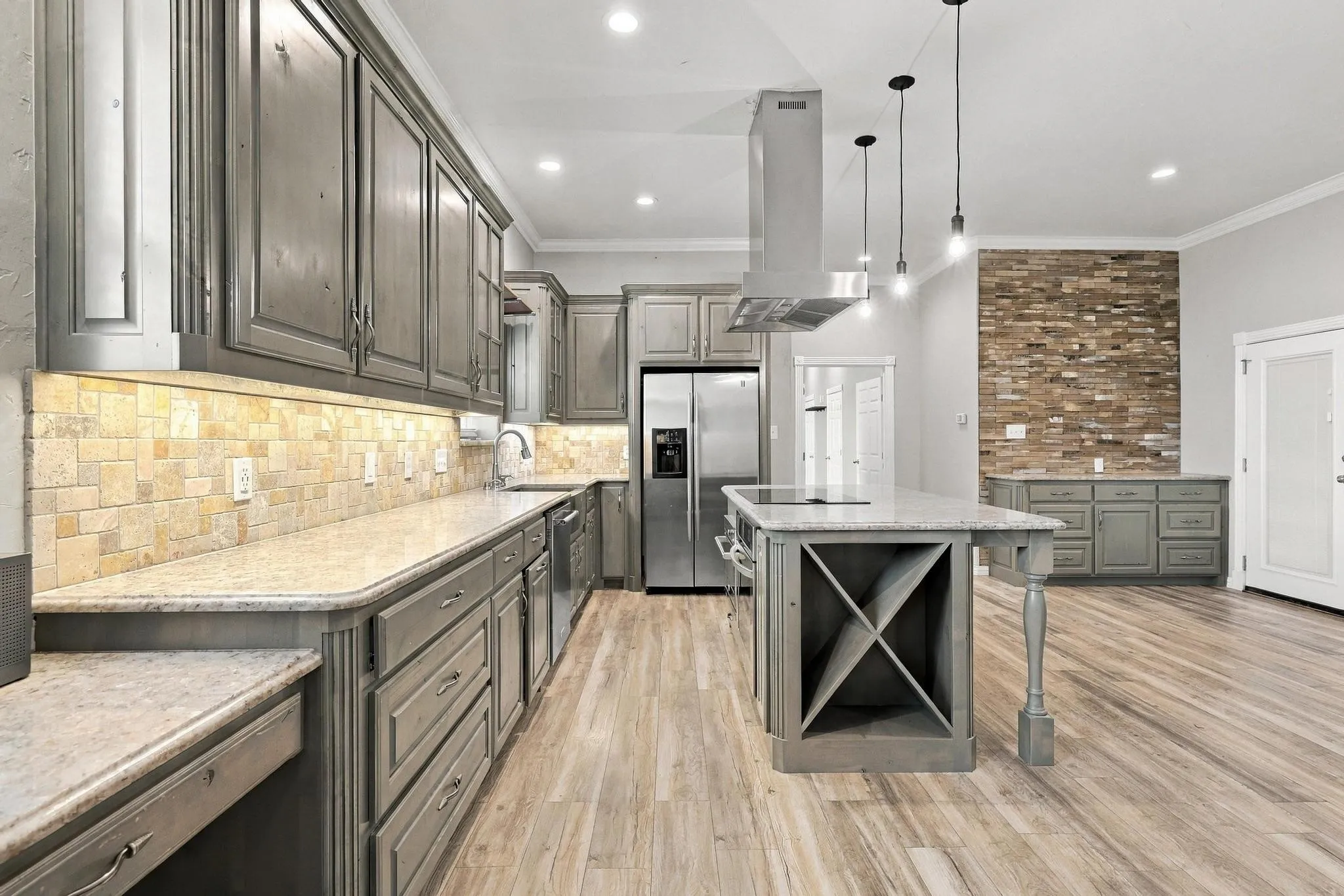 Single Family Residence For Rent in Grayson County , 8667 US 377, Collinsville, Texas 76233, 3 Bedroom, 3 Bathroom, 12 Garage spaces, 10,000 Sqft, built in 2017, mls#21400865, Real Estate Agent in Collinsville, Homes For Rent in Grayson county, Homes For Rent in Collinsville, Realtor in Collinsville Texas, Real Estate Brokerage Independent Realty Texas, Luminita Cordes Realtor