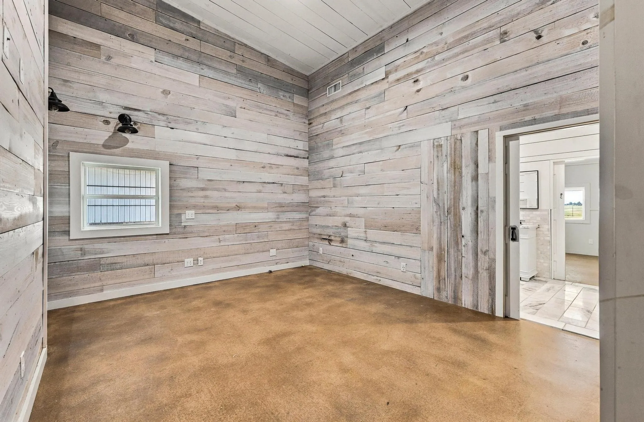 Single Family Residence For Rent in Grayson County , 8667 US 377, Collinsville, Texas 76233, 3 Bedroom, 3 Bathroom, 12 Garage spaces, 10,000 Sqft, built in 2017, mls#21400865, Real Estate Agent in Collinsville, Homes For Rent in Grayson county, Homes For Rent in Collinsville, Realtor in Collinsville Texas, Real Estate Brokerage Independent Realty Texas, Luminita Cordes Realtor