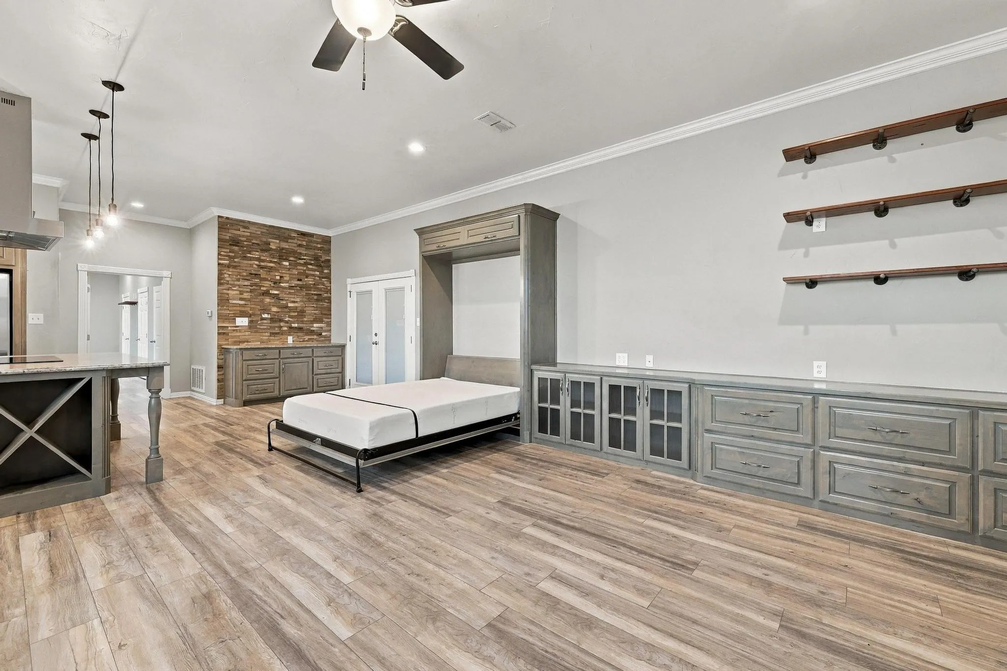 Single Family Residence For Rent in Grayson County , 8667 US 377, Collinsville, Texas 76233, 3 Bedroom, 3 Bathroom, 12 Garage spaces, 10,000 Sqft, built in 2017, mls#21400865, Real Estate Agent in Collinsville, Homes For Rent in Grayson county, Homes For Rent in Collinsville, Realtor in Collinsville Texas, Real Estate Brokerage Independent Realty Texas, Luminita Cordes Realtor